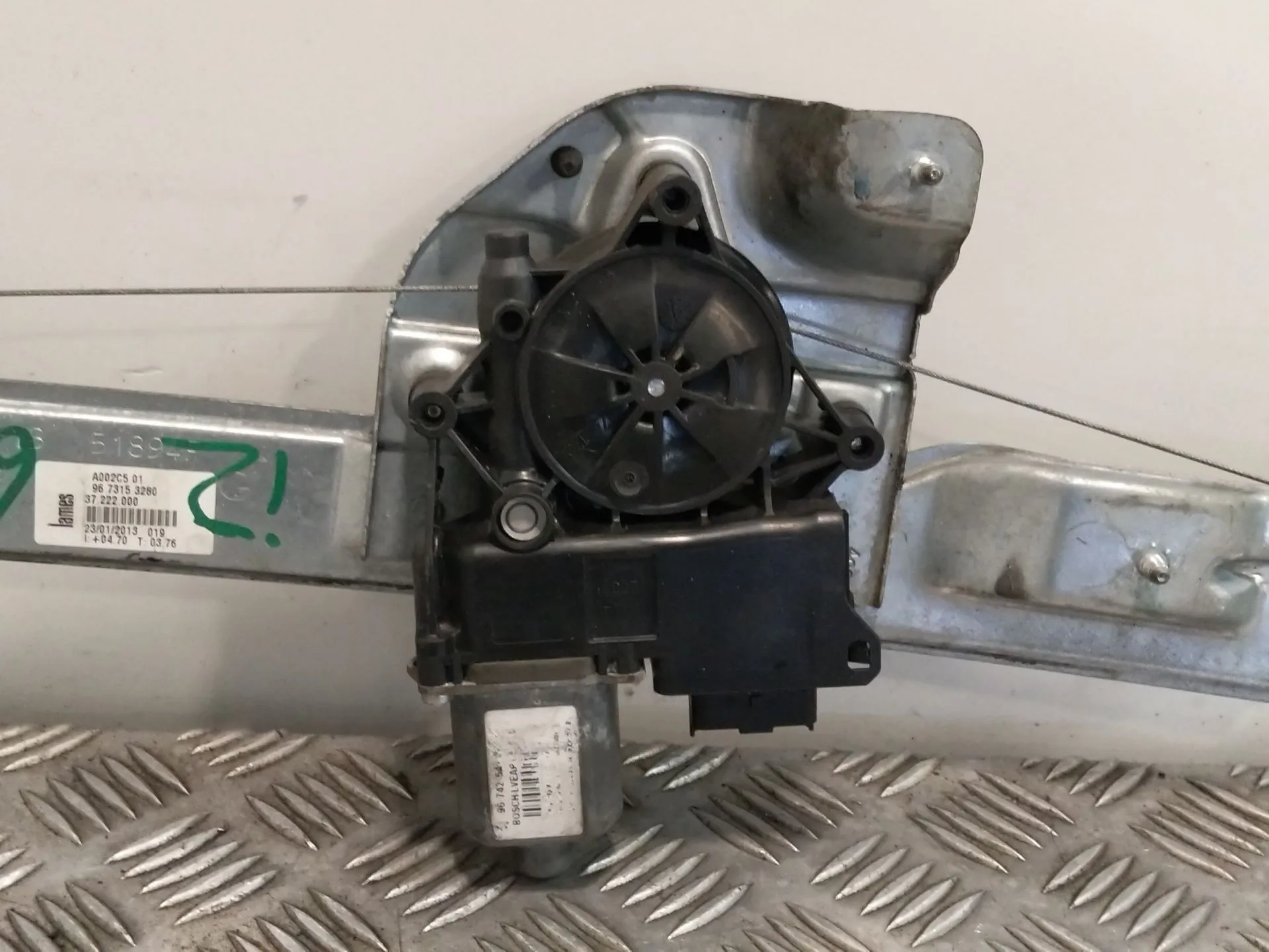 Elevalunas Delantero Izquierdo para Peugeot 208 I (Ca_, Cc_)