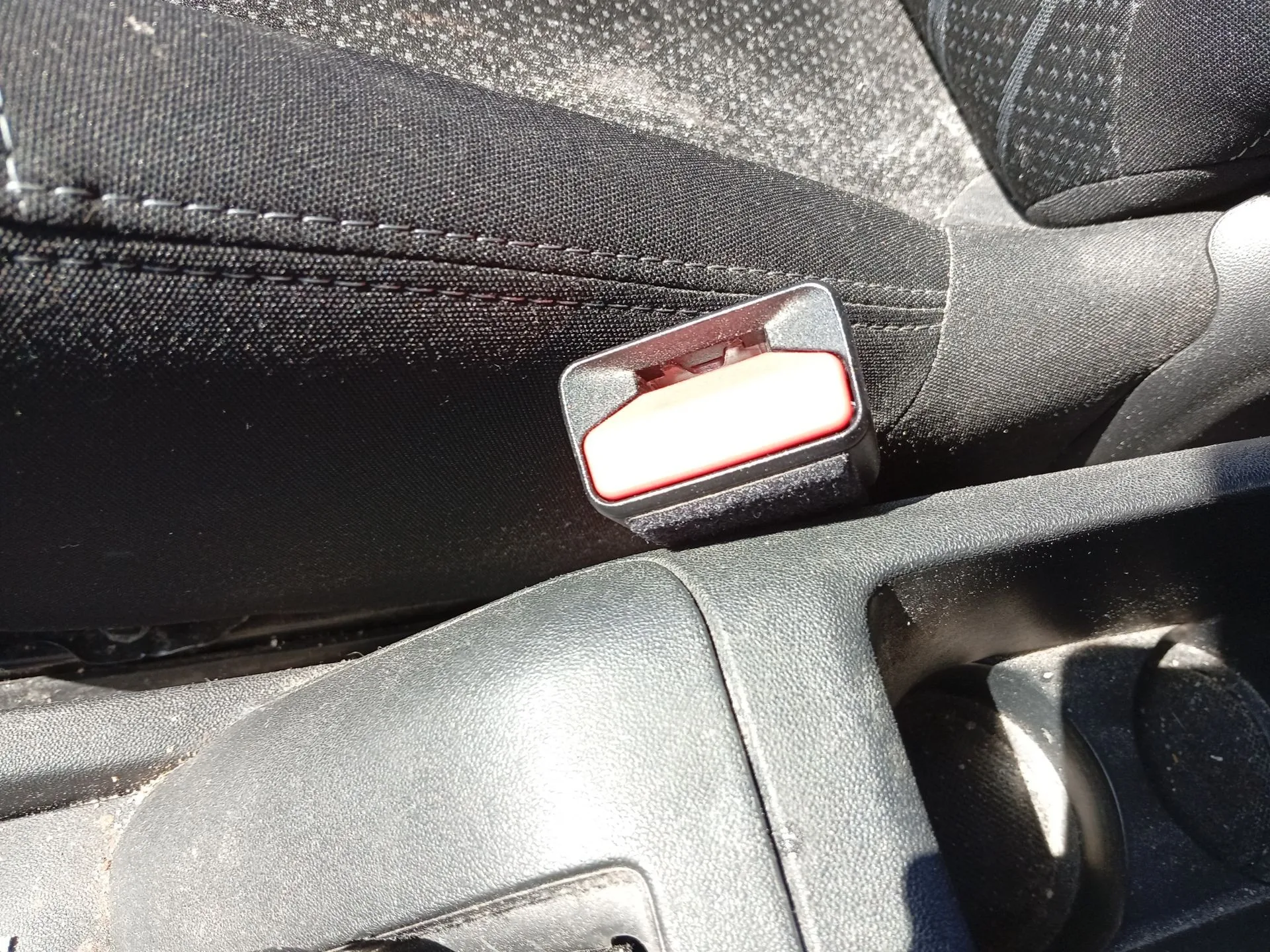 Enganche Cinturon Delantero Derecho para Peugeot 208 I (Ca_, Cc_)