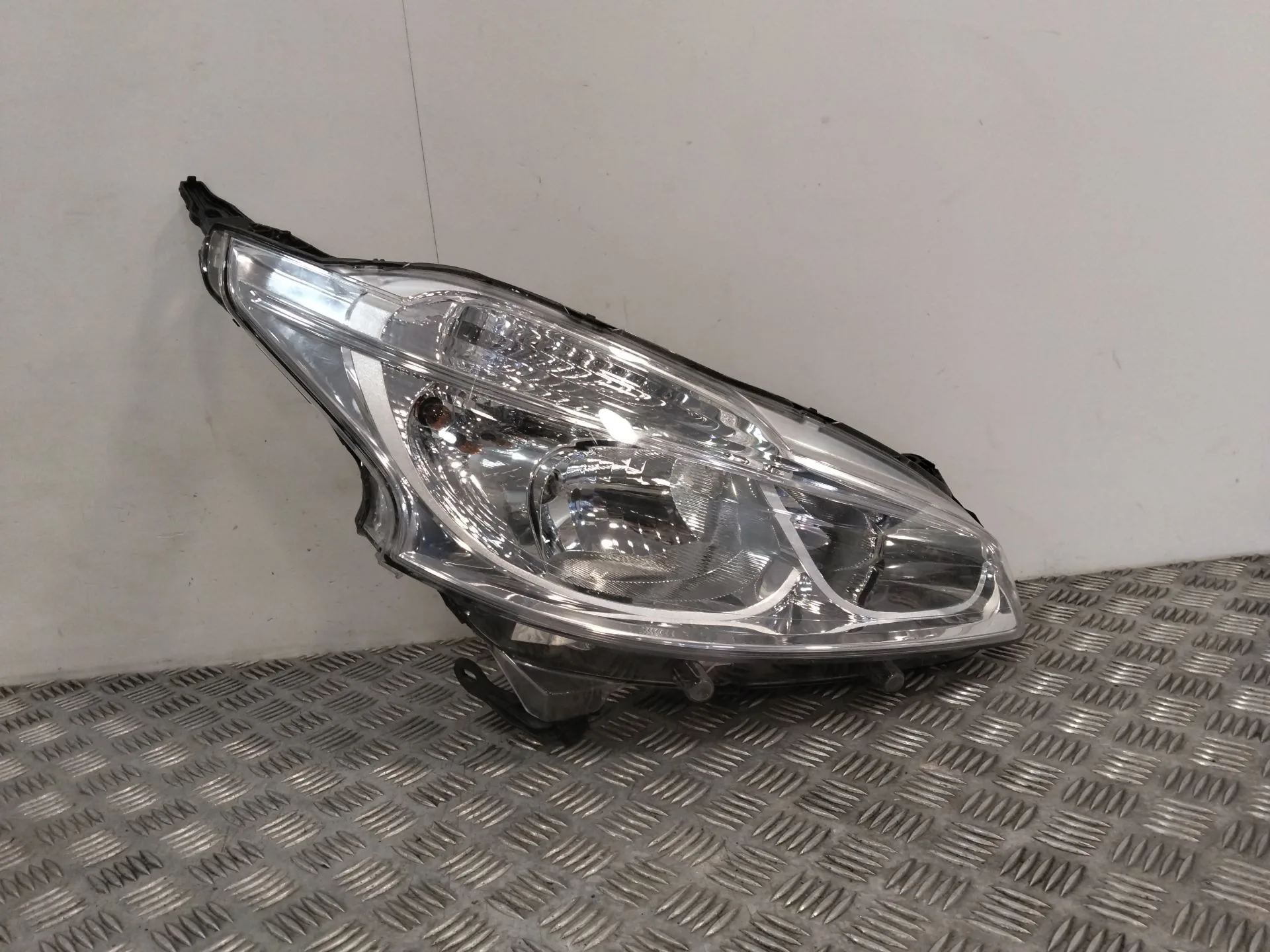 Faro Derecho para Peugeot 208 I (Ca_, Cc_)