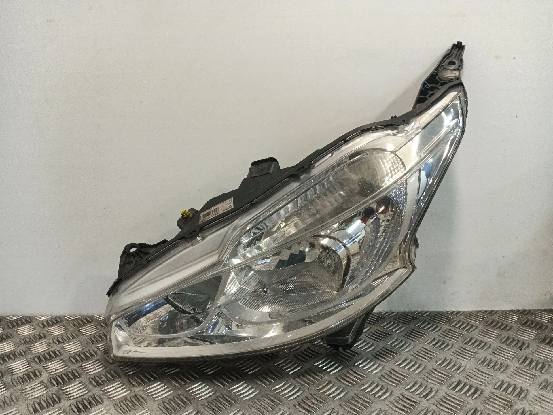 Faro Izquierdo para Peugeot 208 I (Ca_, Cc_)