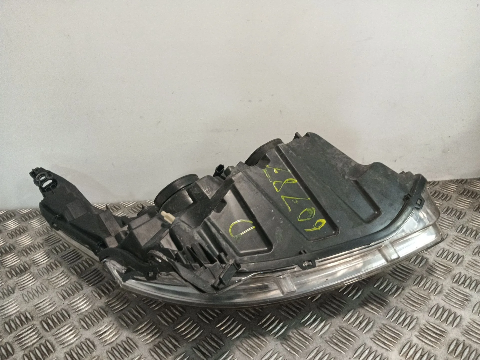 Faro Izquierdo para Peugeot 208 I (Ca_, Cc_)