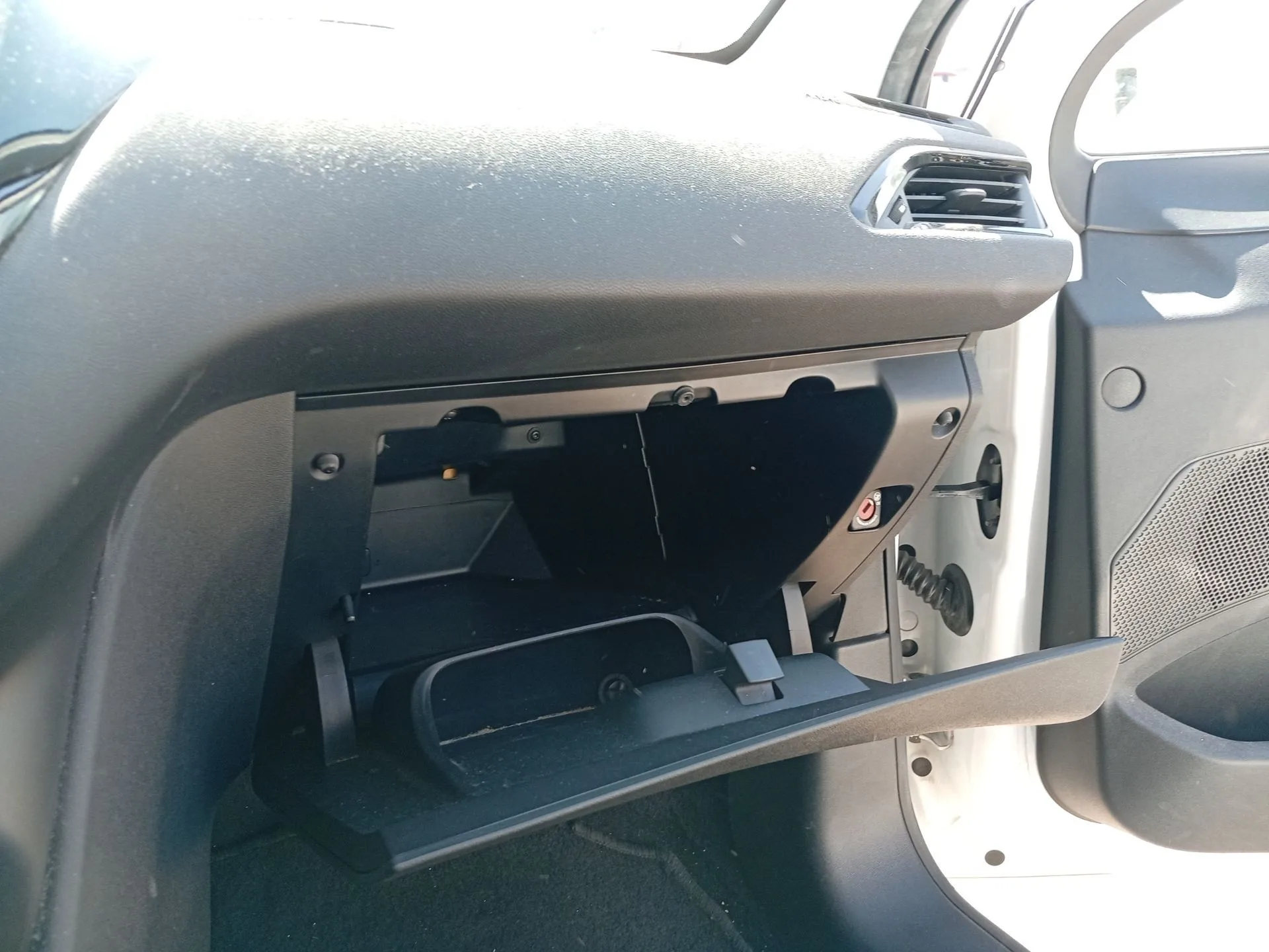 Guantera para Peugeot 208 I (Ca_, Cc_)