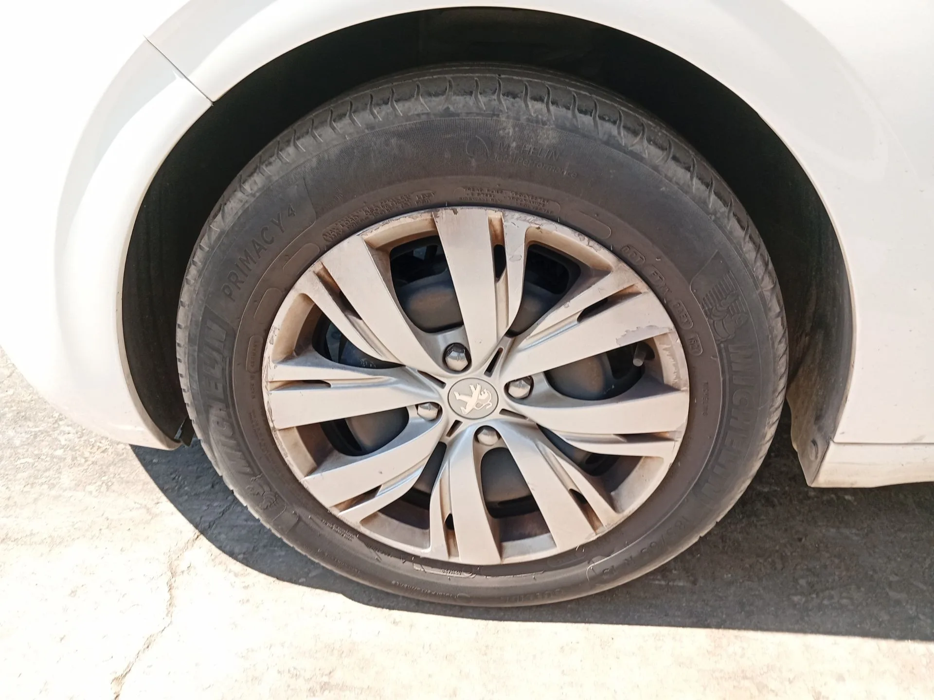 Mangueta Delantera Izquierda para Peugeot 208 I (Ca_, Cc_)