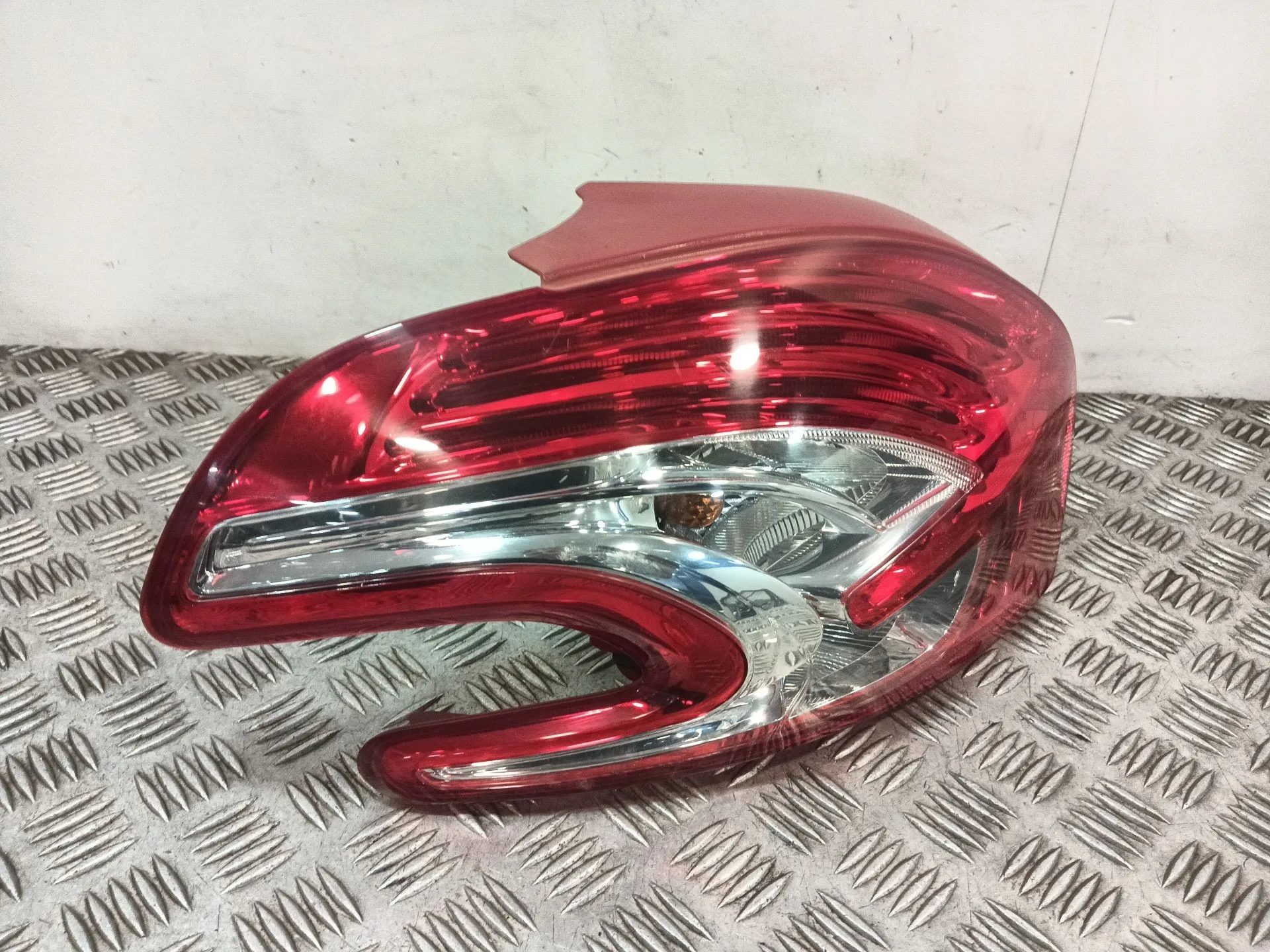 Piloto Trasero Izquierdo para Peugeot 208 I (Ca_, Cc_)