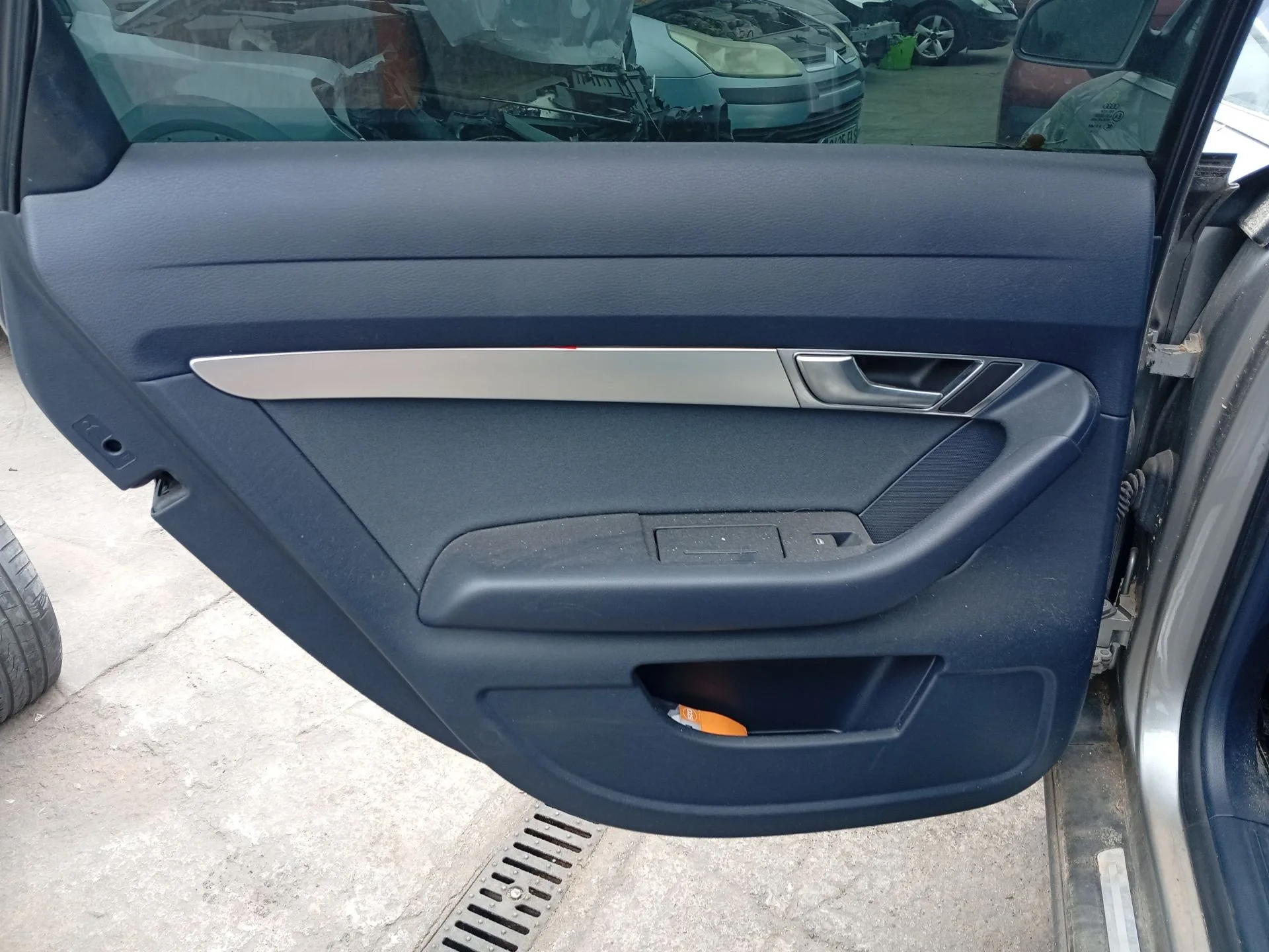 Guarnecido Puerta Trasera Izquierda para Audi A6 C6 (4F2)