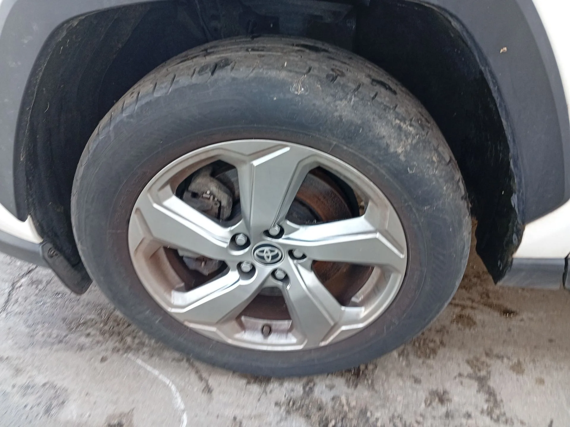 Mangueta Delantera Izquierda para Toyota Rav 4 V (_A5_, _H5_)