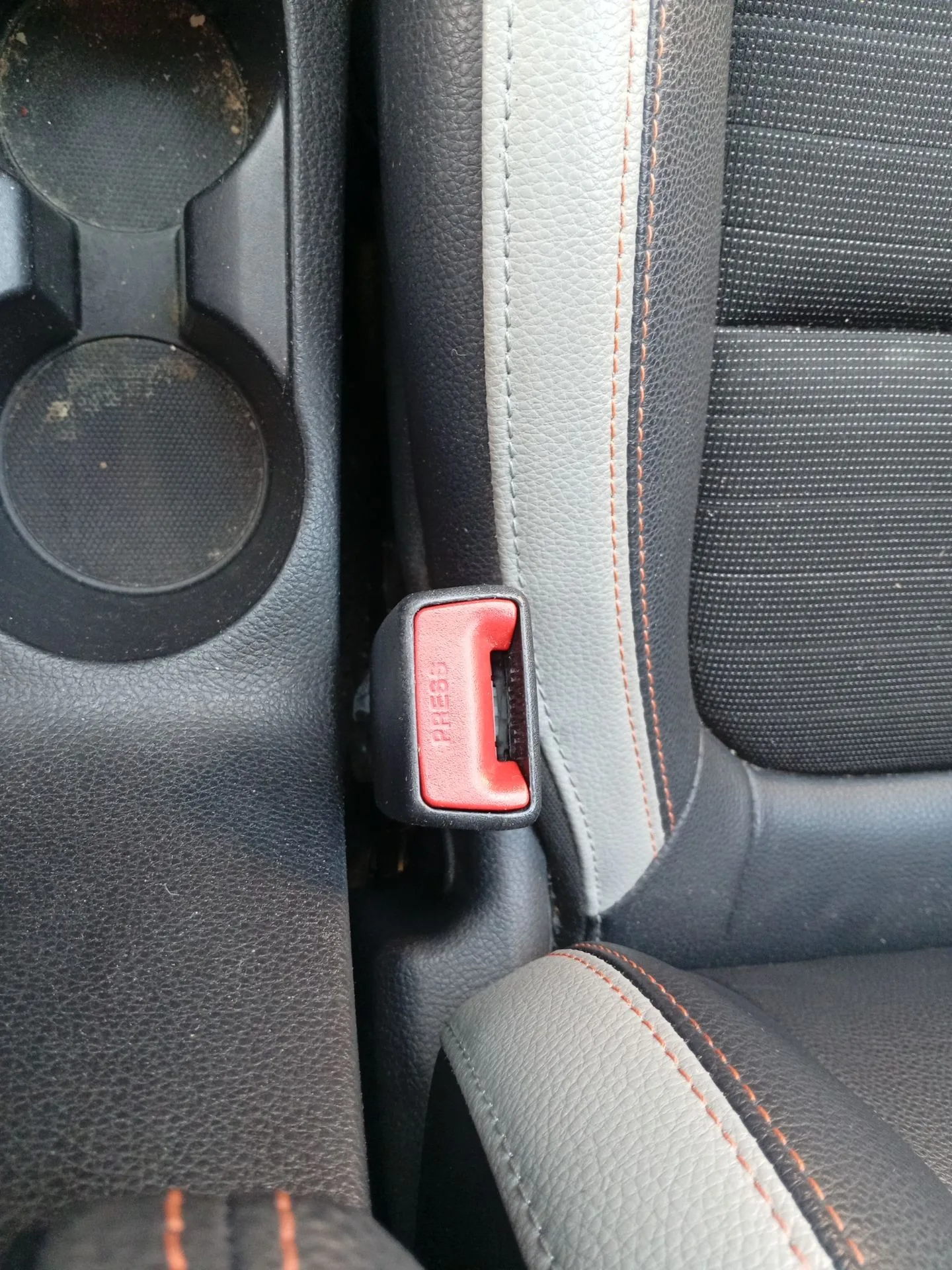 Enganche Cinturon Delantero Derecho para Kia Stonic (Yb)