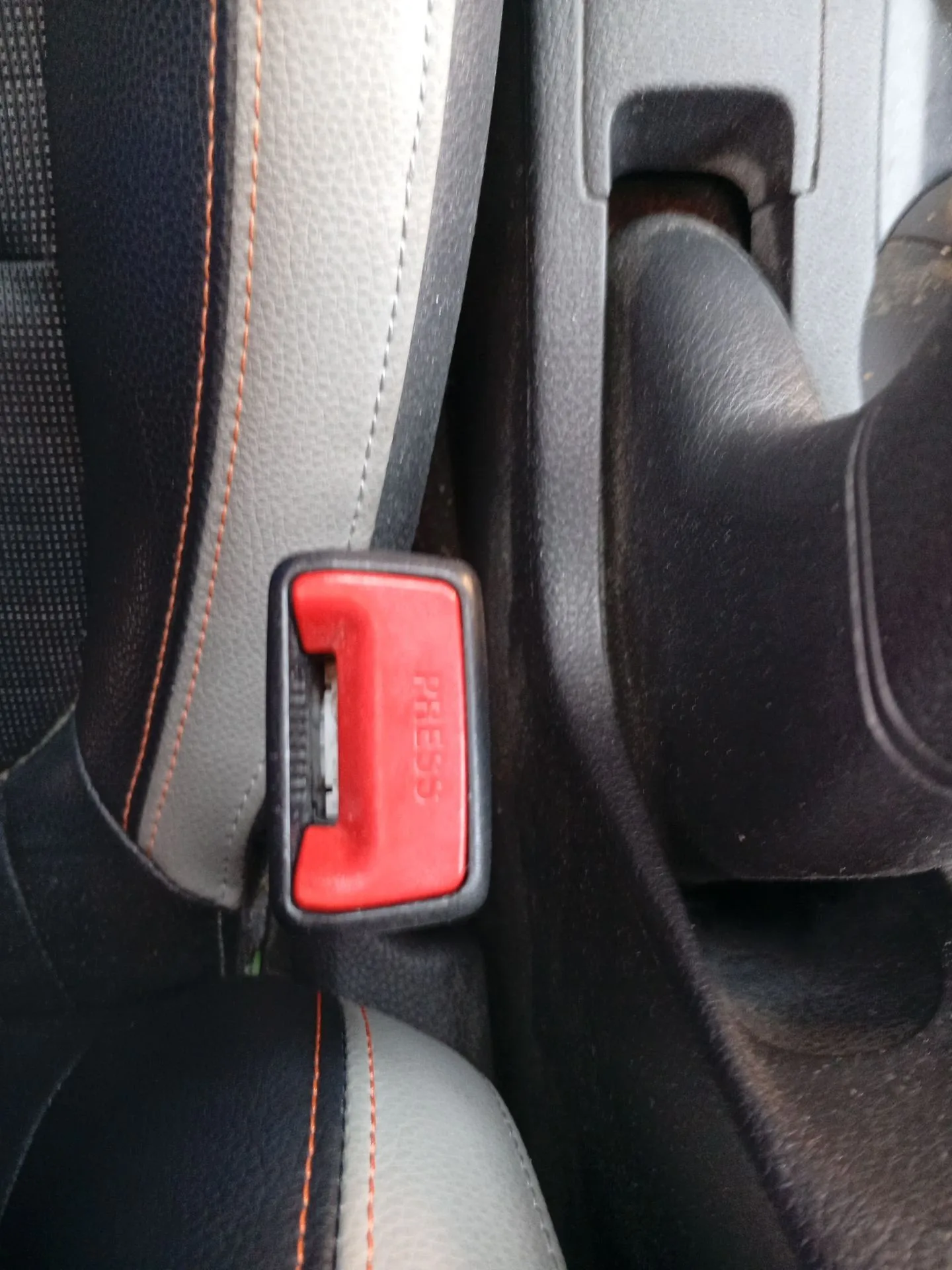 Enganche Cinturon Delantero Izquierdo para Kia Stonic (Yb)