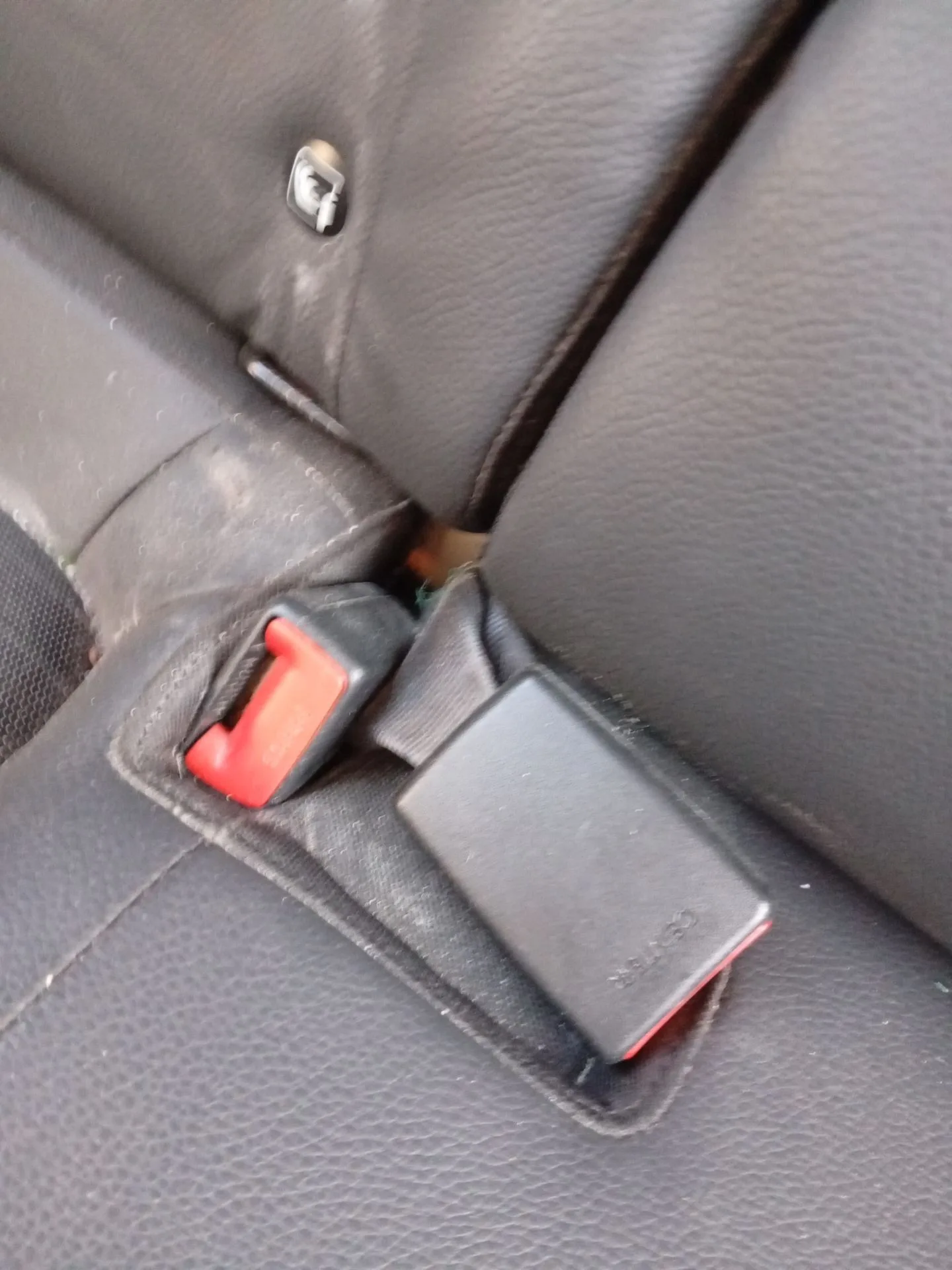 Enganche Cinturon Trasero Derecho para Kia Stonic (Yb)