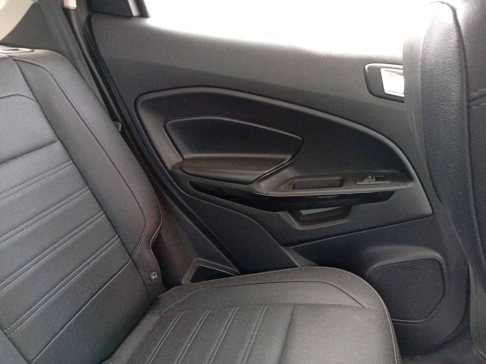 Guarnecido Puerta Trasera Izquierda para Ford Ecosport