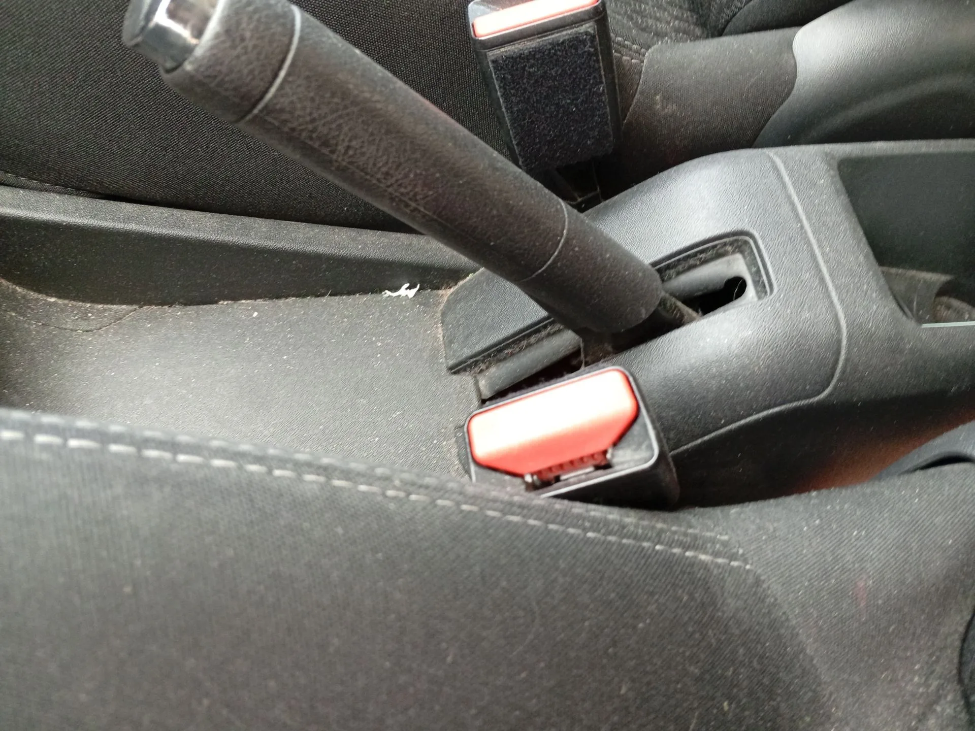 Enganche Cinturon Delantero Izquierdo para Peugeot 208 I (Ca_, Cc_)