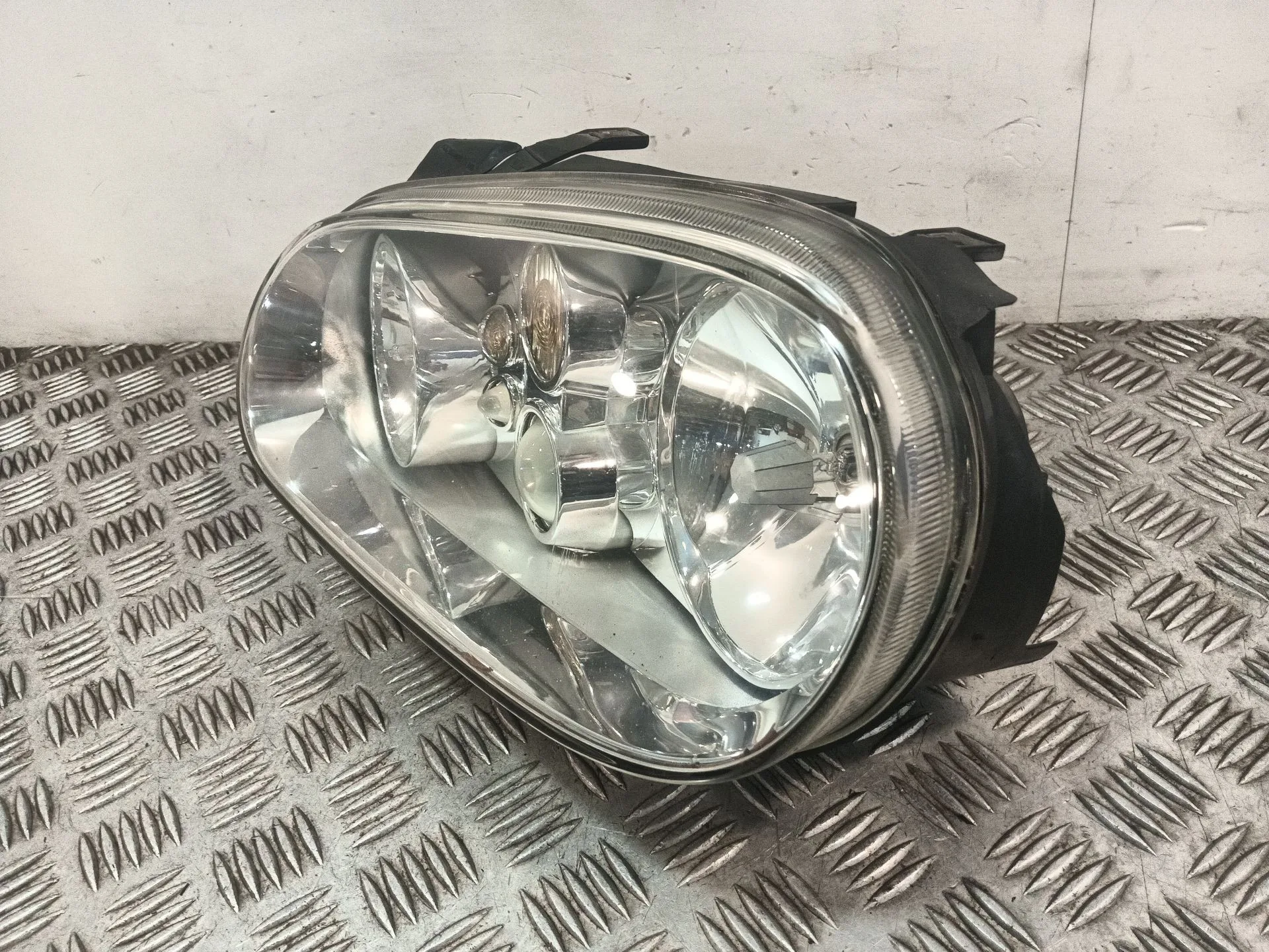 Faro Izquierdo para Volkswagen Golf Iv Variant (1J5)