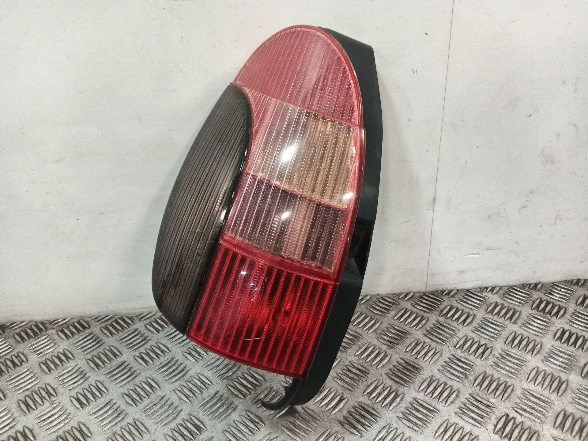 Piloto Trasero Izquierdo para Peugeot 306 Break (7E, N3, N5)