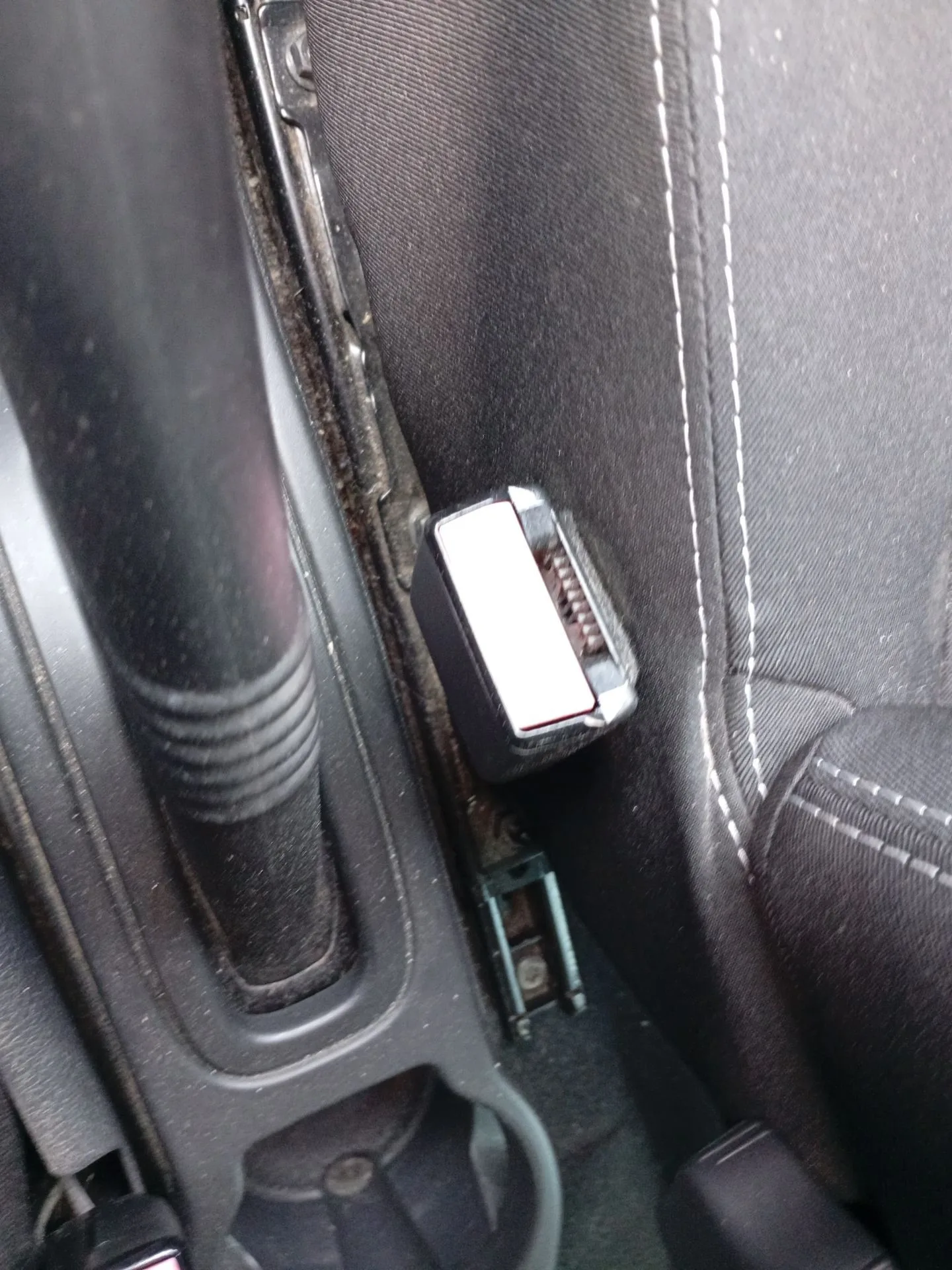 Enganche Cinturon Delantero Derecho para Dacia Duster (Hs_)