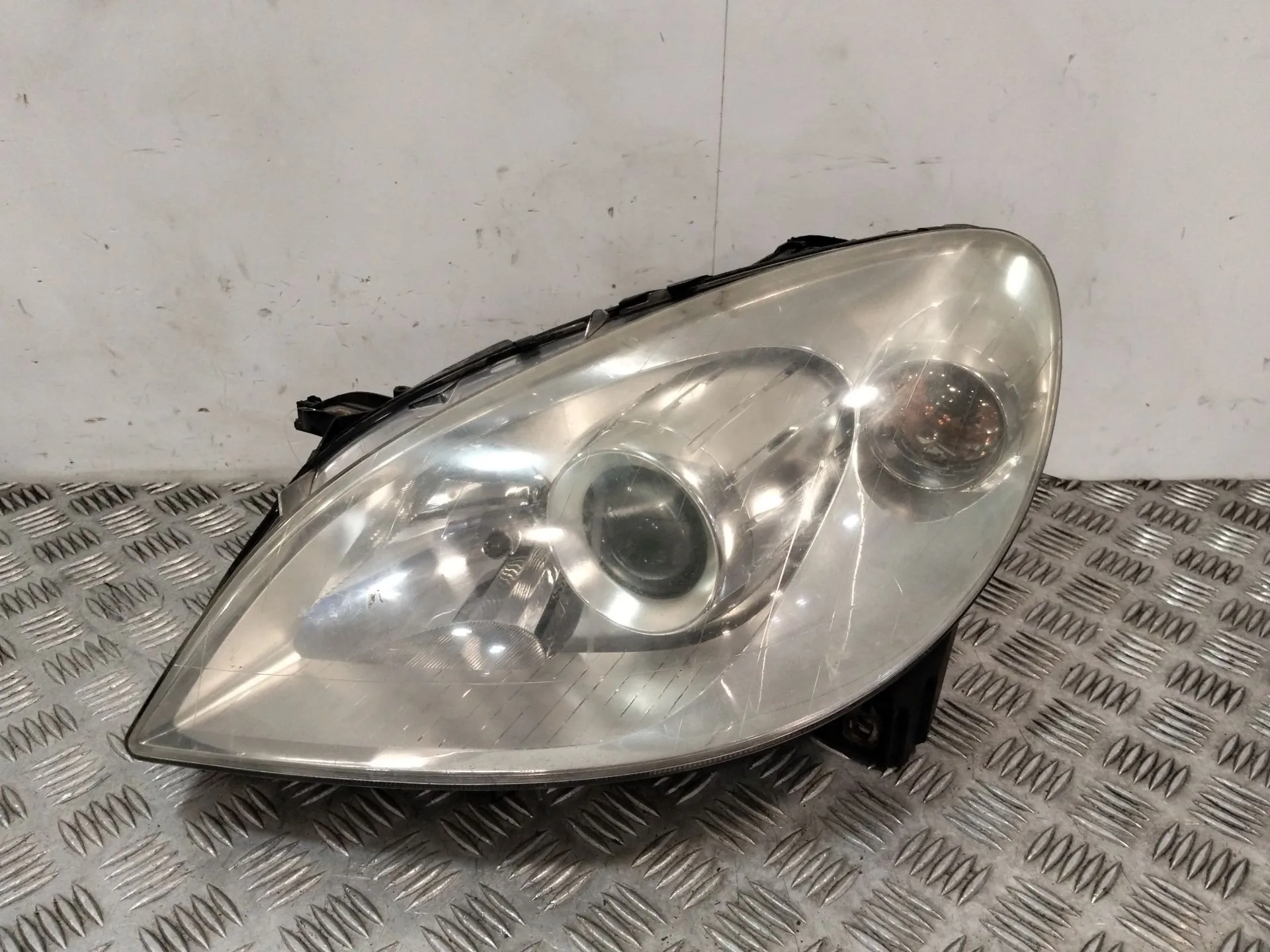 Faro Izquierdo para Mercedes-Benz Clase B Sports Tourer (W245)