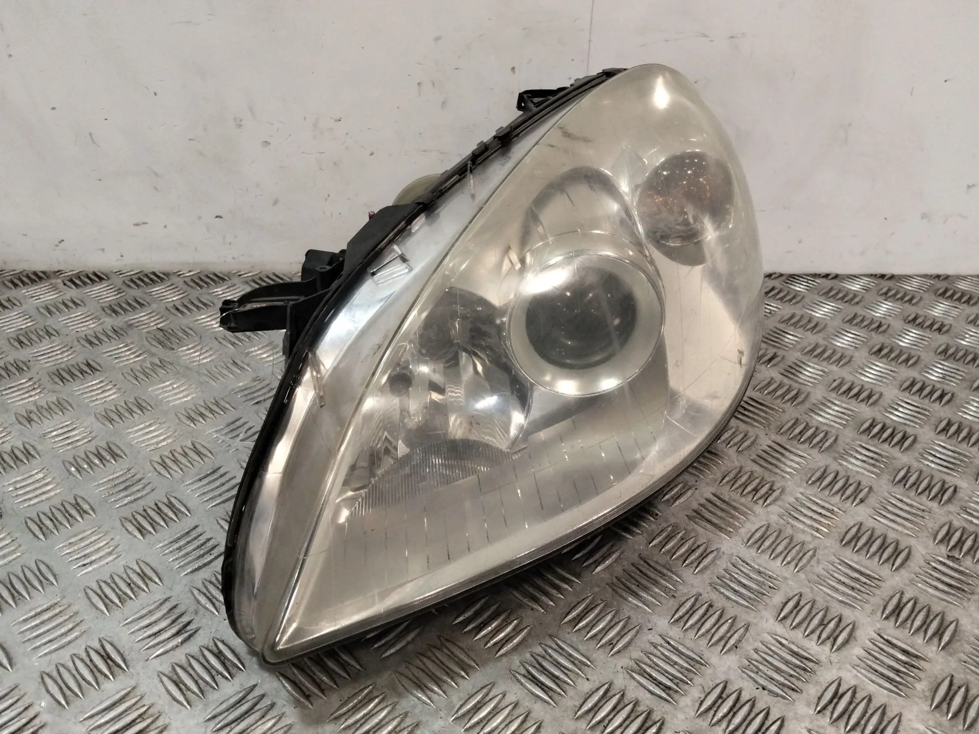 Faro Izquierdo para Mercedes-Benz Clase B Sports Tourer (W245)