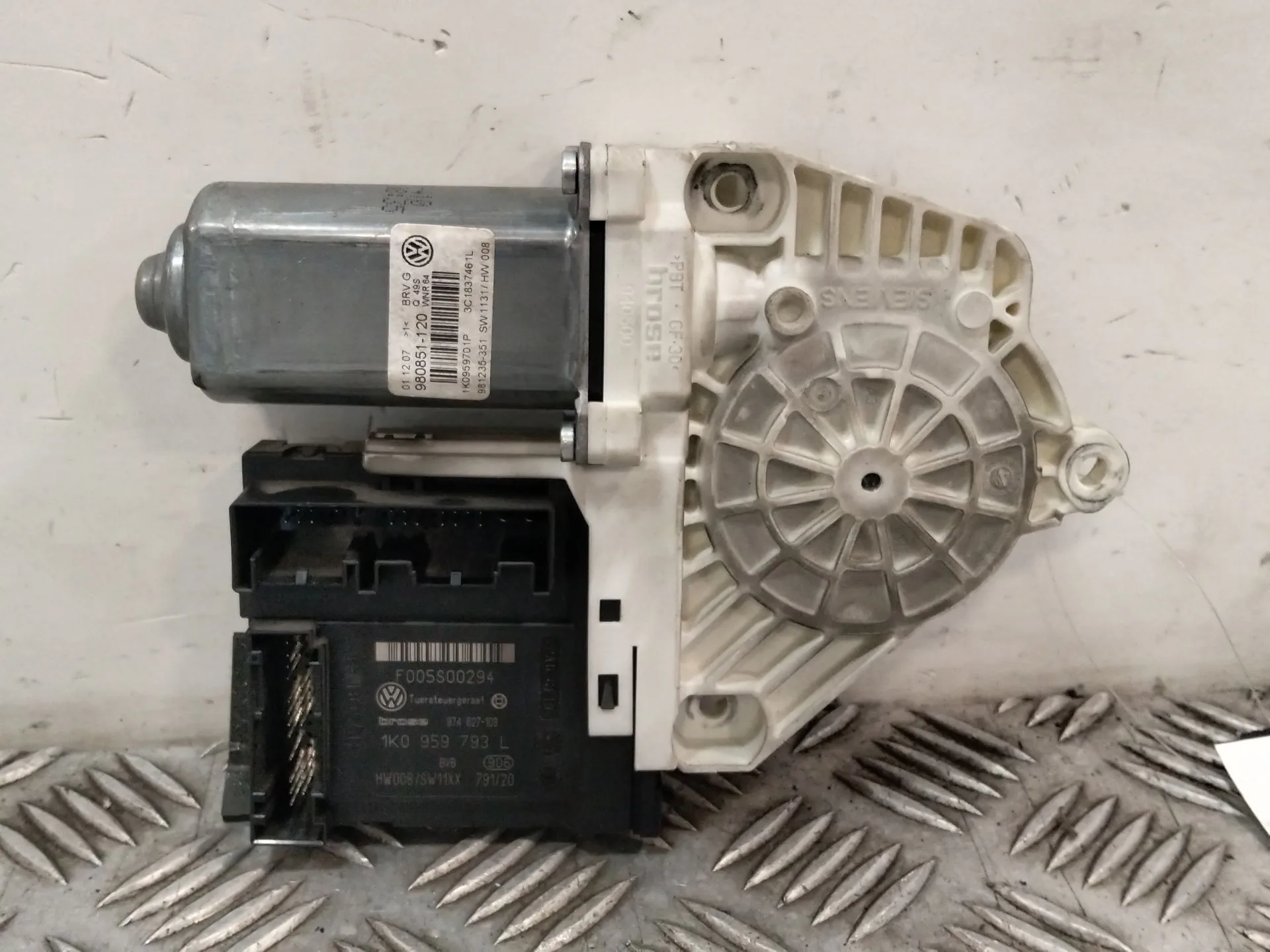 Motor Elevalunas Delantero Izquierdo para Volkswagen Passat B6 Variant (3C5)