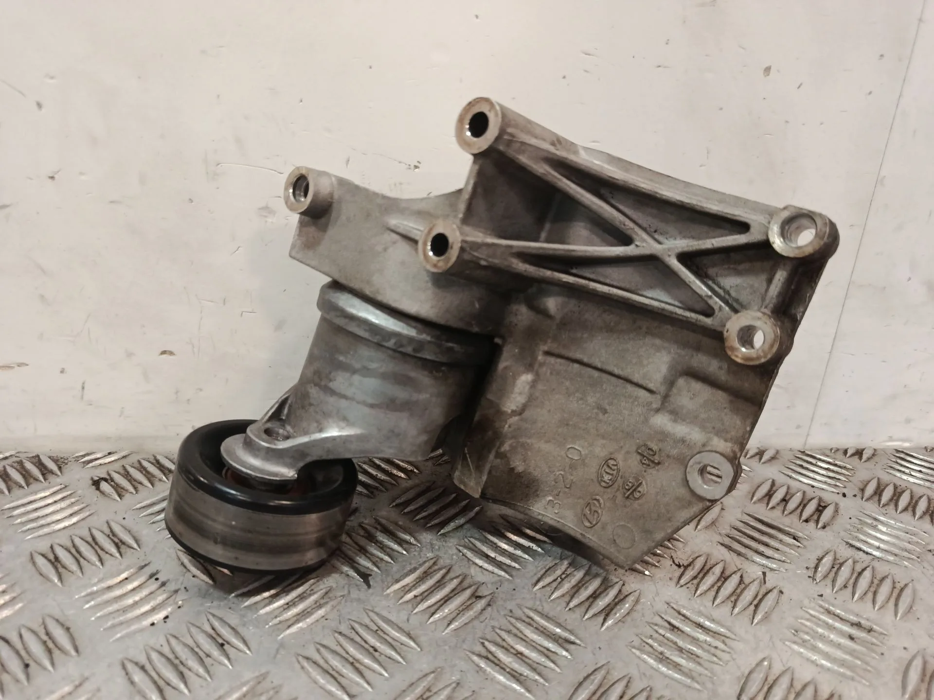 Tensor Correa Auxiliar para Hyundai H350 Furgoneta