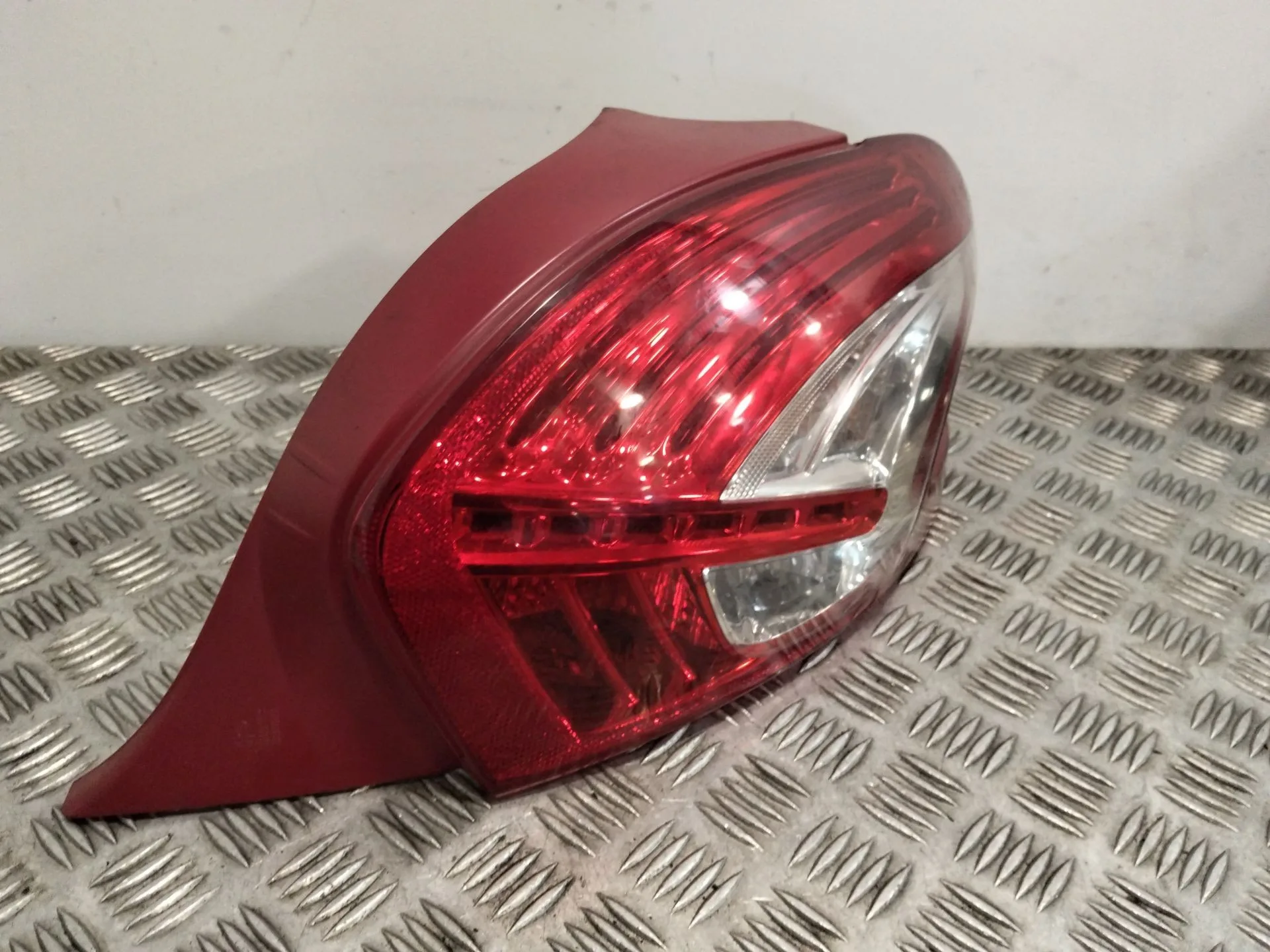 Piloto Trasero Izquierdo para Peugeot 208 I (Ca_, Cc_)