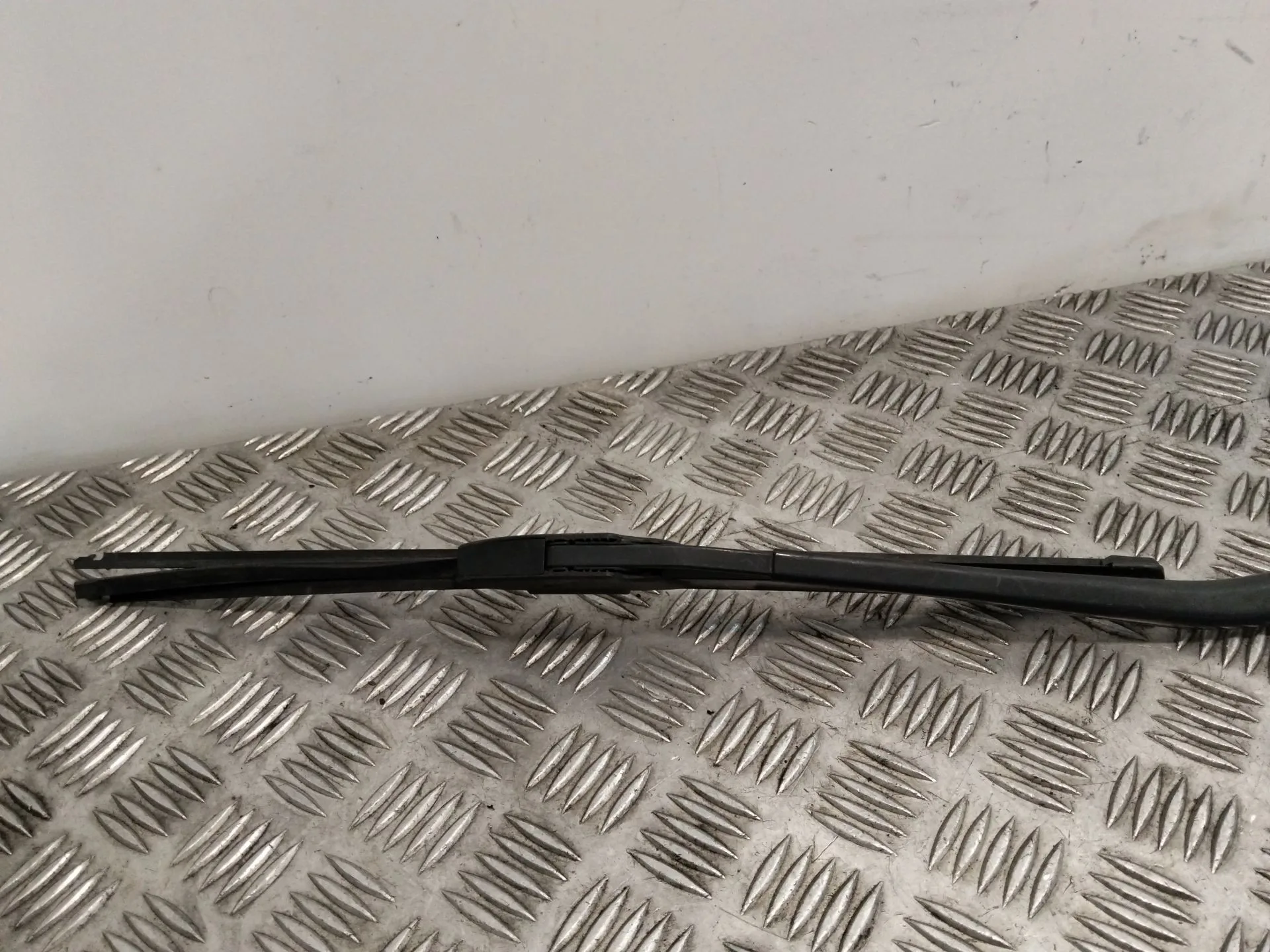 Brazo Limpia Delantero para Mazda 3 Lim. (Bl)
