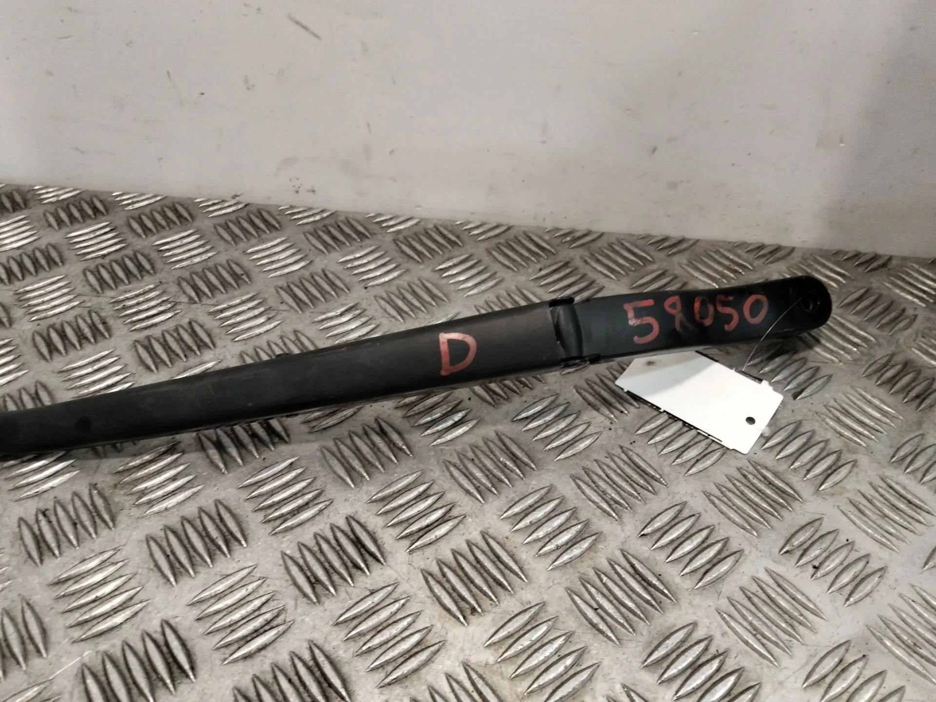 Brazo Limpia Delantero para Mazda 3 Lim. (Bl)