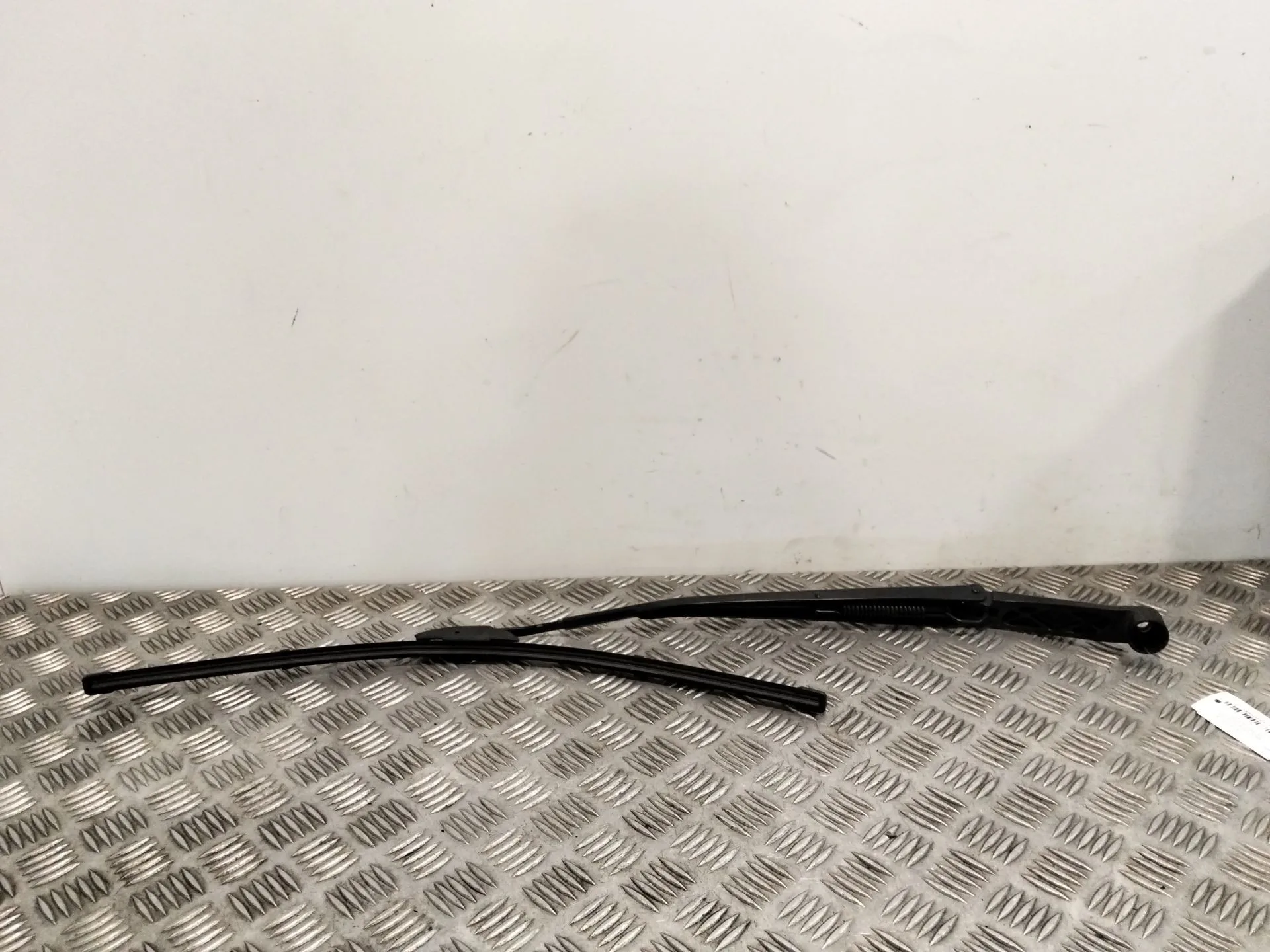 Brazo Limpia Delantero Izquierdo para Mazda 3 Lim. (Bl)