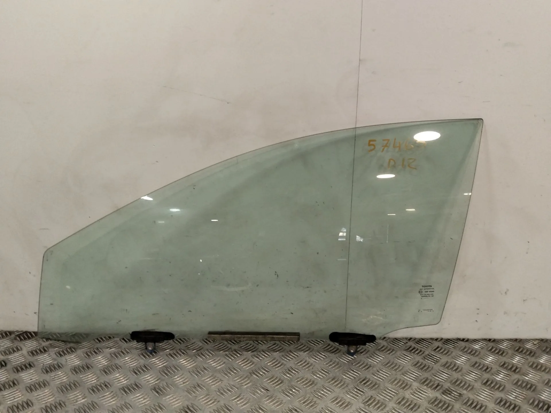 Luna Delantera Izquierda para Toyota Auris (_E18_)