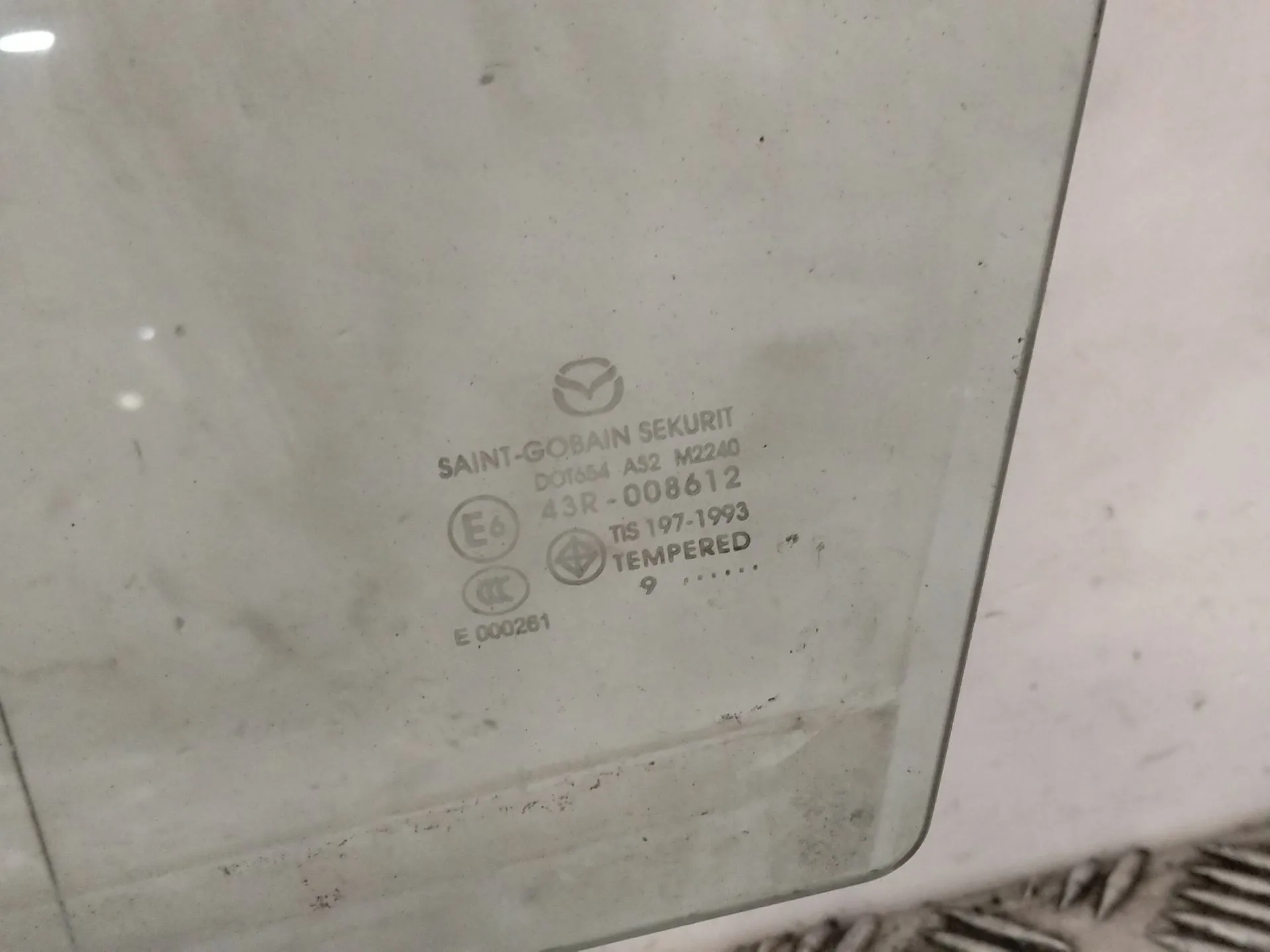 Luna Delantera Izquierda para Mazda 3 Lim. (Bl)