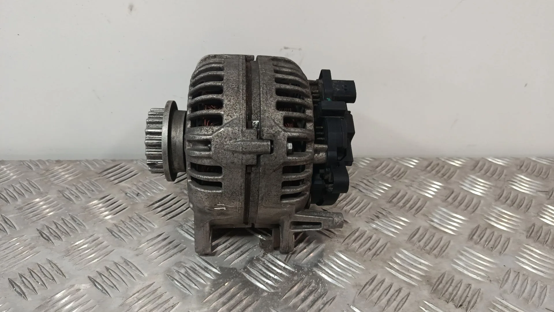 Alternador para Volkswagen Touareg (7La, 7L6, 7L7)