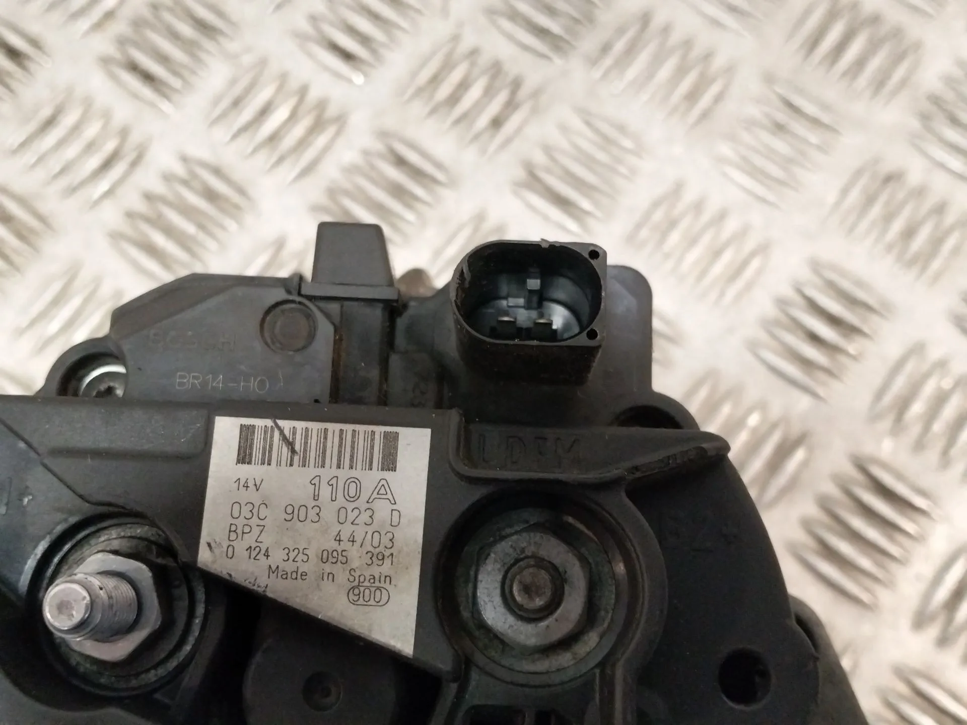 Alternador para Volkswagen Golf V (1K1)