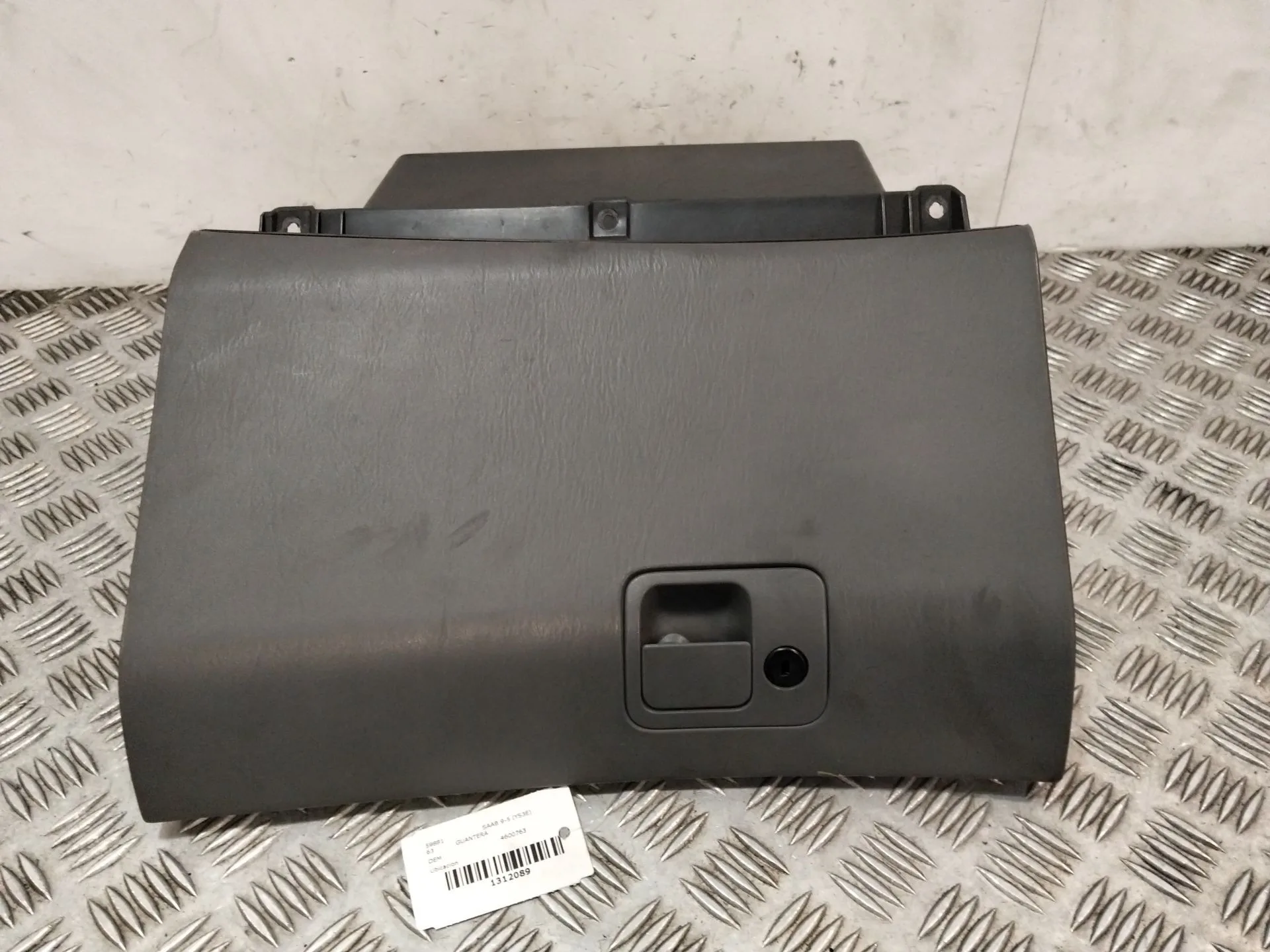 Guantera para Saab 9-5 (Ys3E)