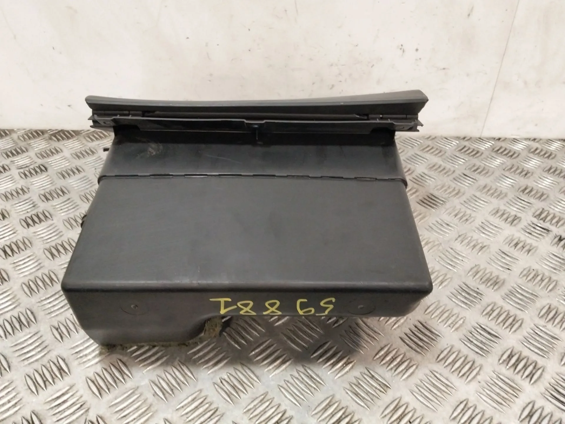 Guantera para Saab 9-5 (Ys3E)