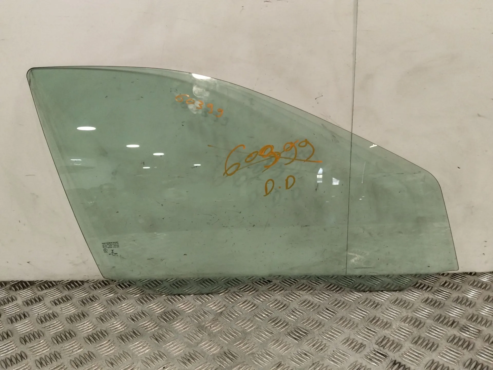 Luna Delantera Derecha para Mercedes-Benz Clase C (W203)