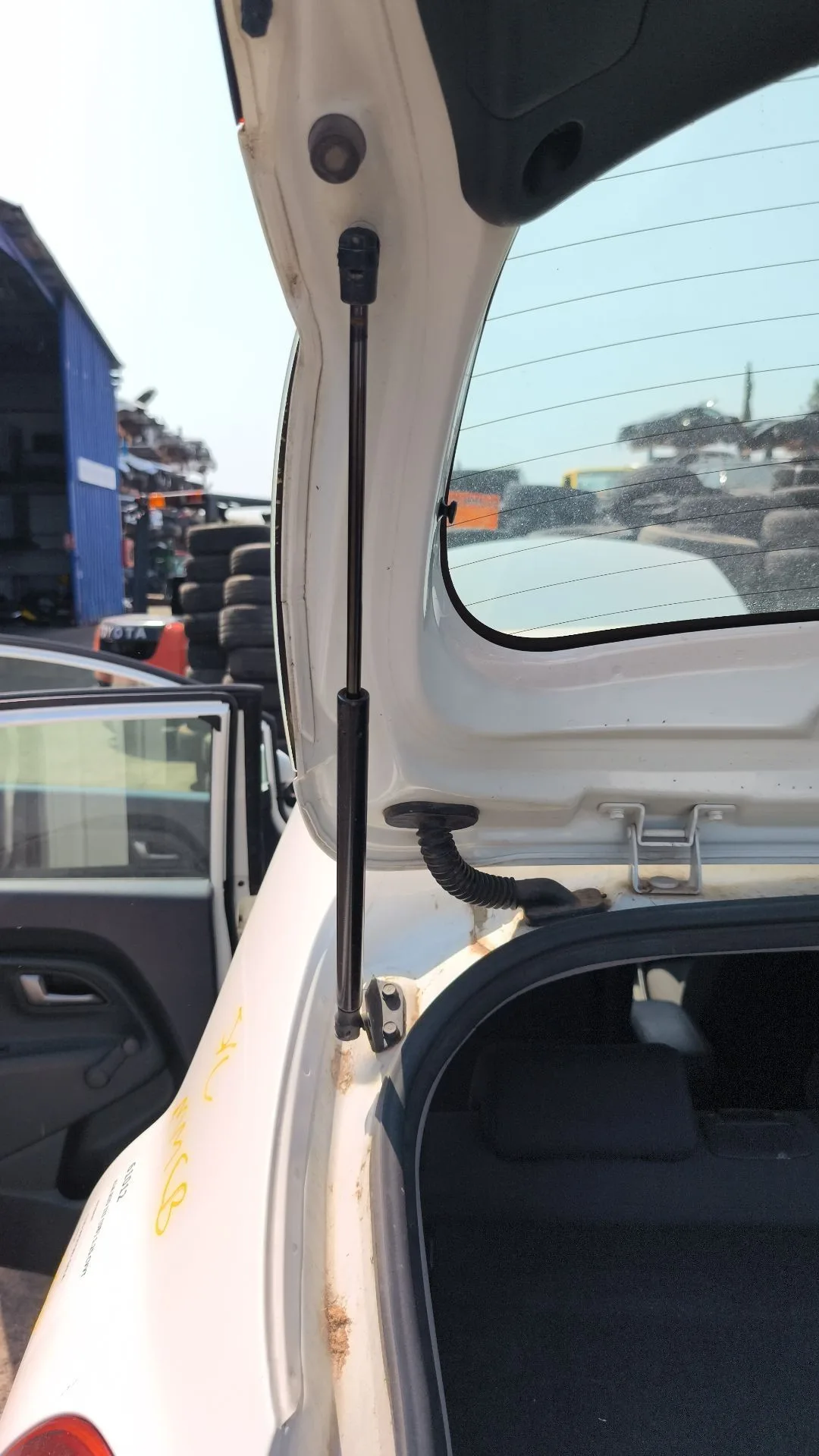 Amortiguador Porton Trasero Izquierdo para Kia Rio Iii (Ub)