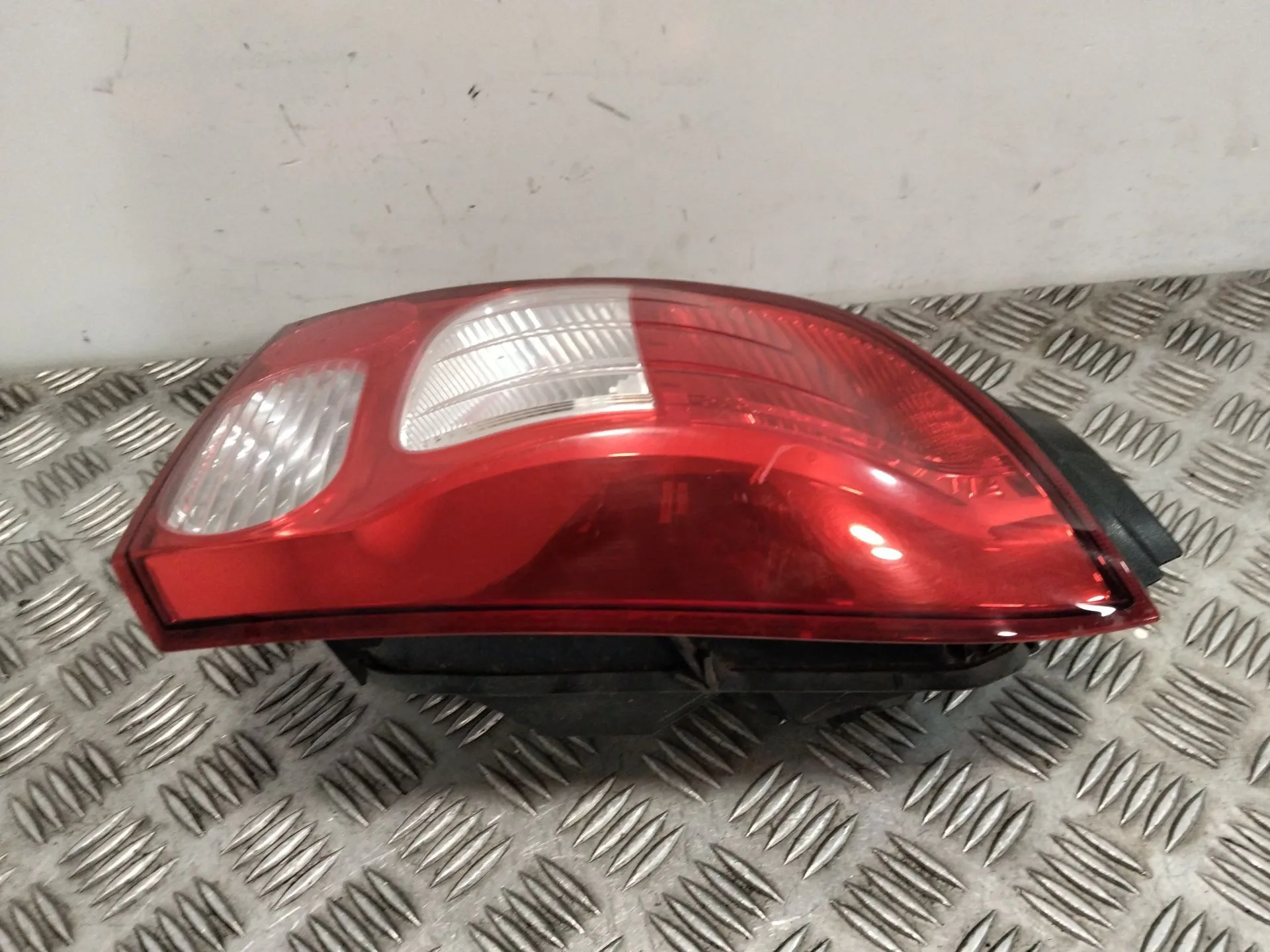 Piloto Trasero Izquierdo para Renault Twingo Ii (Cn0_)