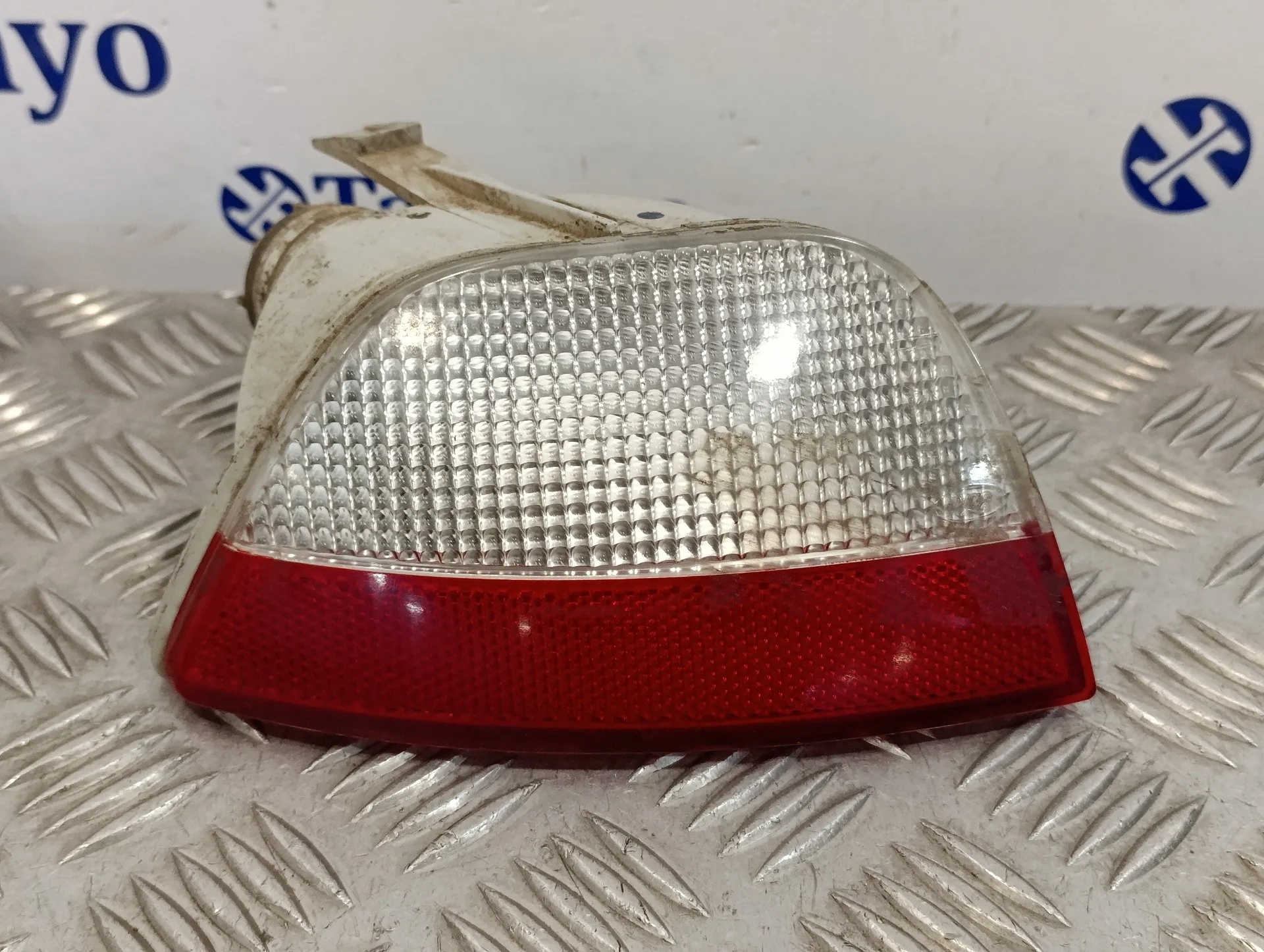 Piloto Trasero Paragolpes Derecho para Ford Focus Berlina (Cak)