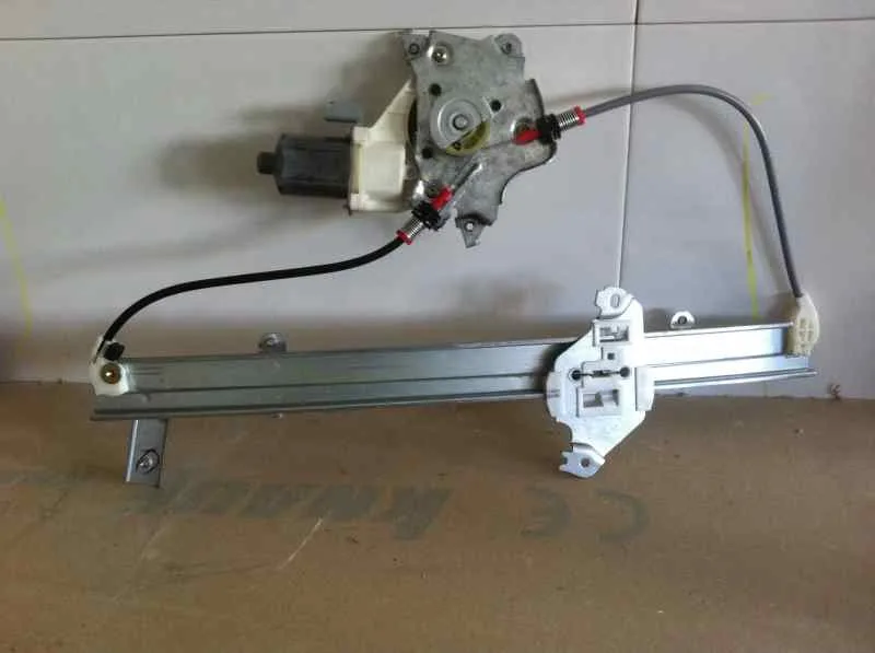 Elevalunas Delantero Derecho para Nissan Micra (K12E)