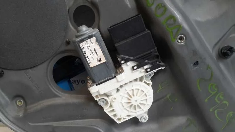 Elevalunas Trasero Derecho para Volkswagen Bora Berlina (1J2)