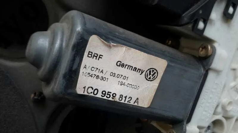 Elevalunas Trasero Derecho para Volkswagen Bora Berlina (1J2)