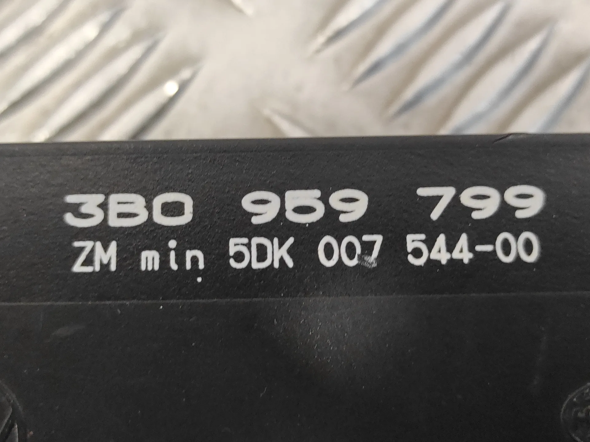Centralita Confort para Volkswagen Passat Berlina (3B2)