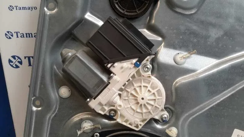Elevalunas Delantero Derecho para Seat Ibiza (6L1)