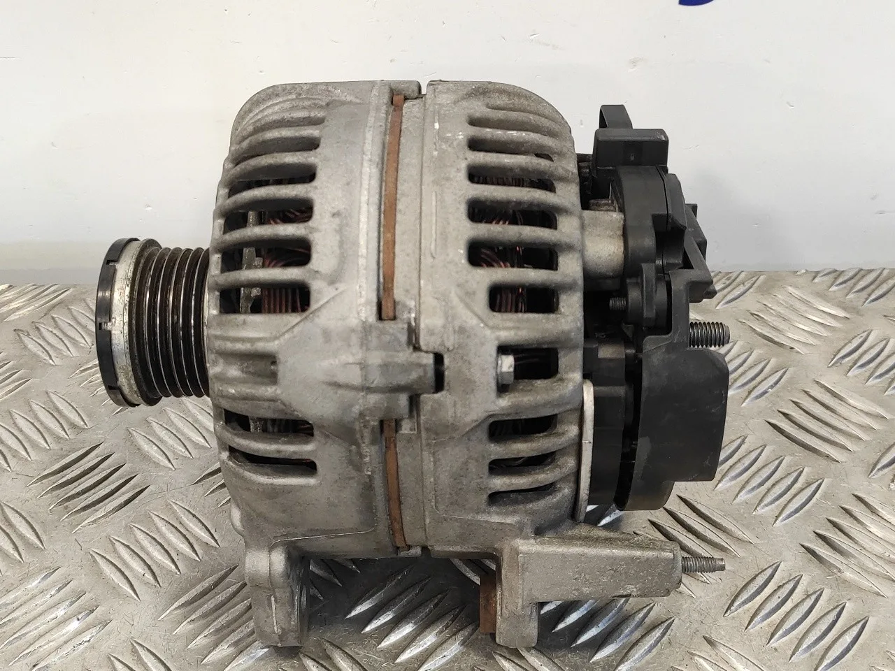 Alternador para Volkswagen Scirocco (137)