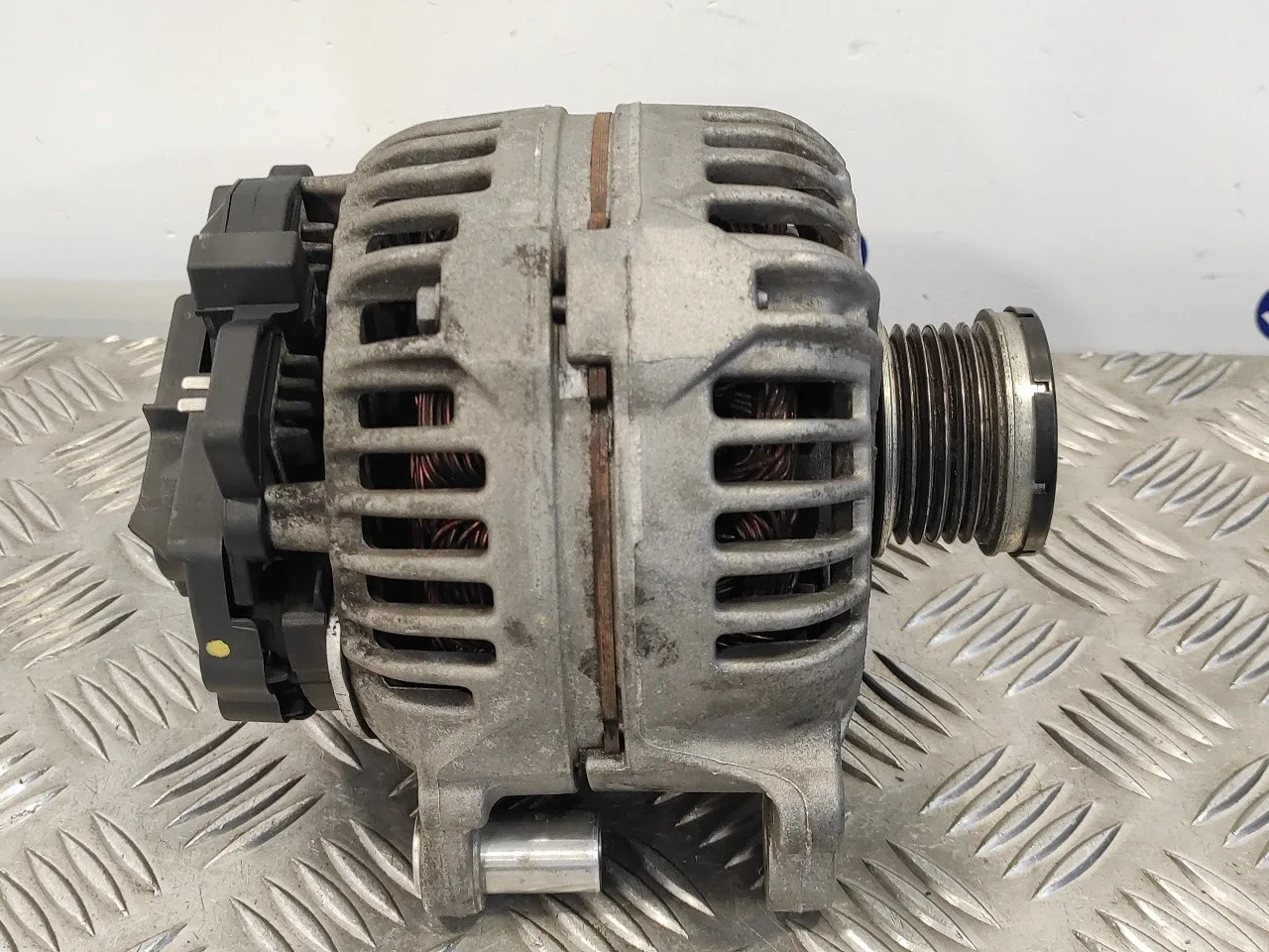 Alternador para Volkswagen Scirocco (137)