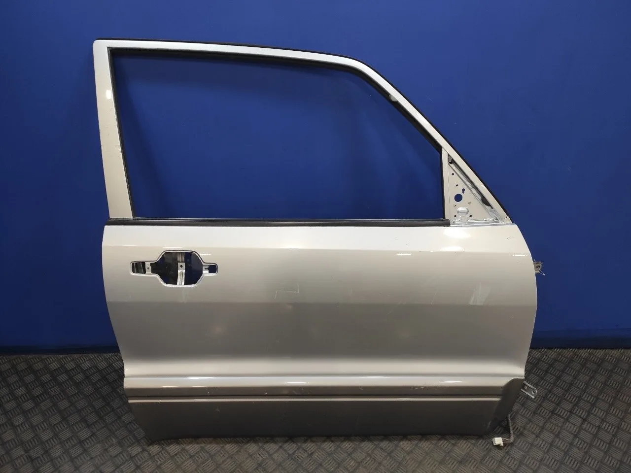 Puerta Delantera Derecha para Mitsubishi Montero (V60/V70)