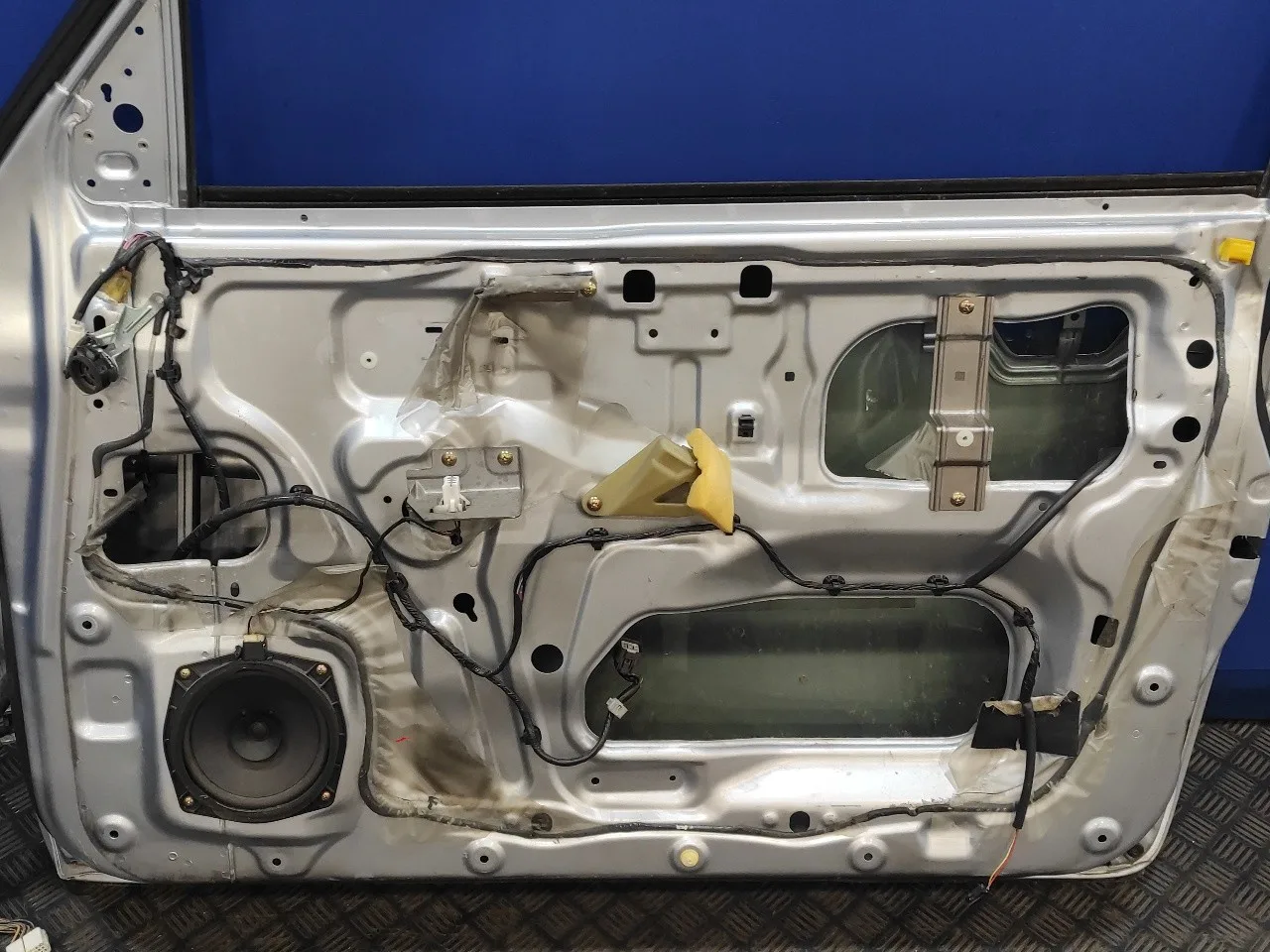 Puerta Delantera Derecha para Mitsubishi Montero (V60/V70)
