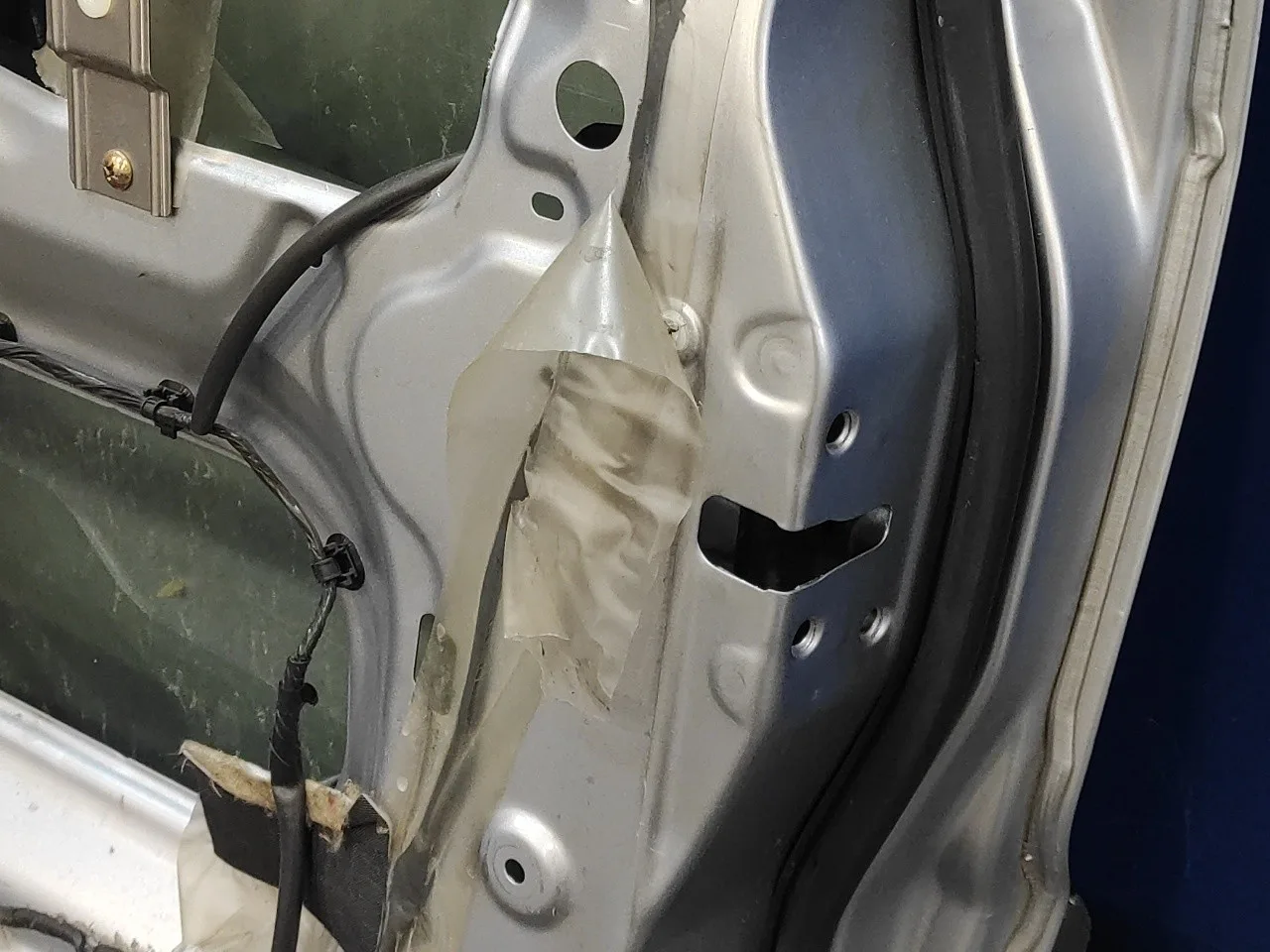 Puerta Delantera Derecha para Mitsubishi Montero (V60/V70)