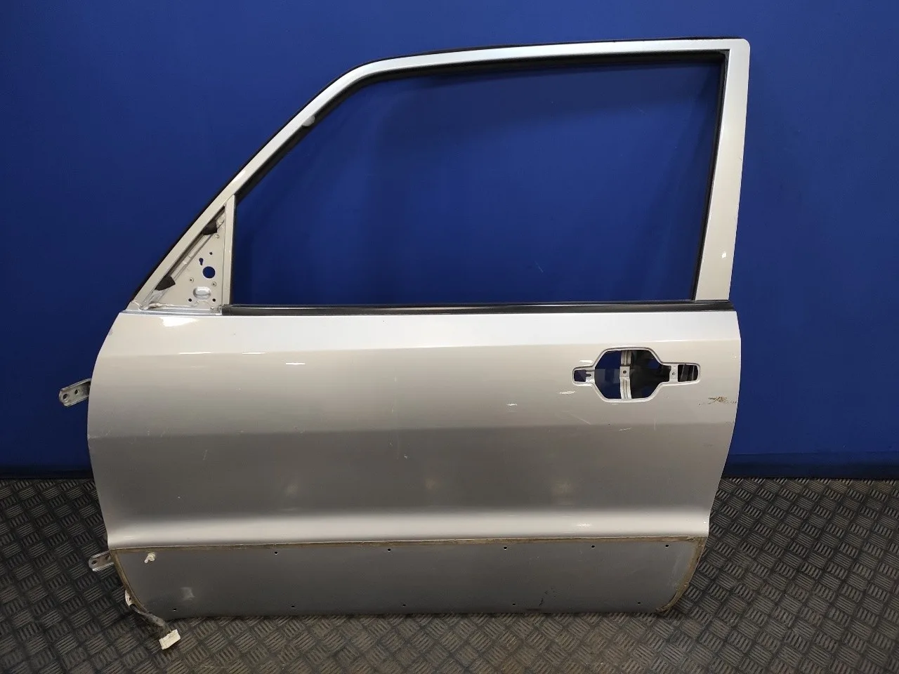 Puerta Delantera Izquierda para Mitsubishi Montero (V60/V70)