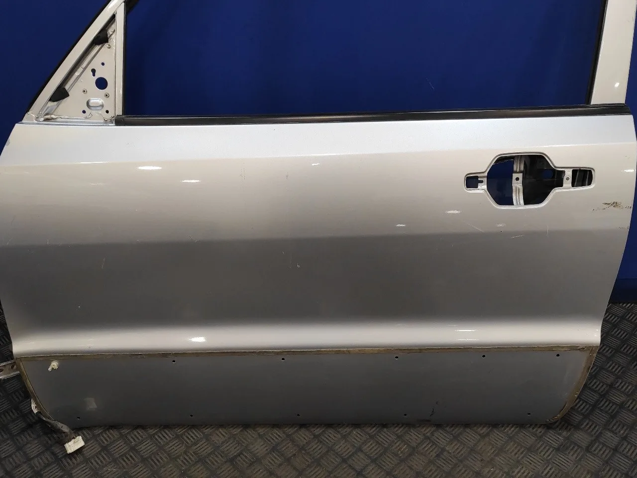 Puerta Delantera Izquierda para Mitsubishi Montero (V60/V70)