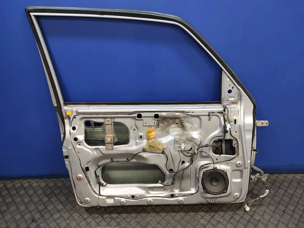 Puerta Delantera Izquierda para Mitsubishi Montero (V60/V70)