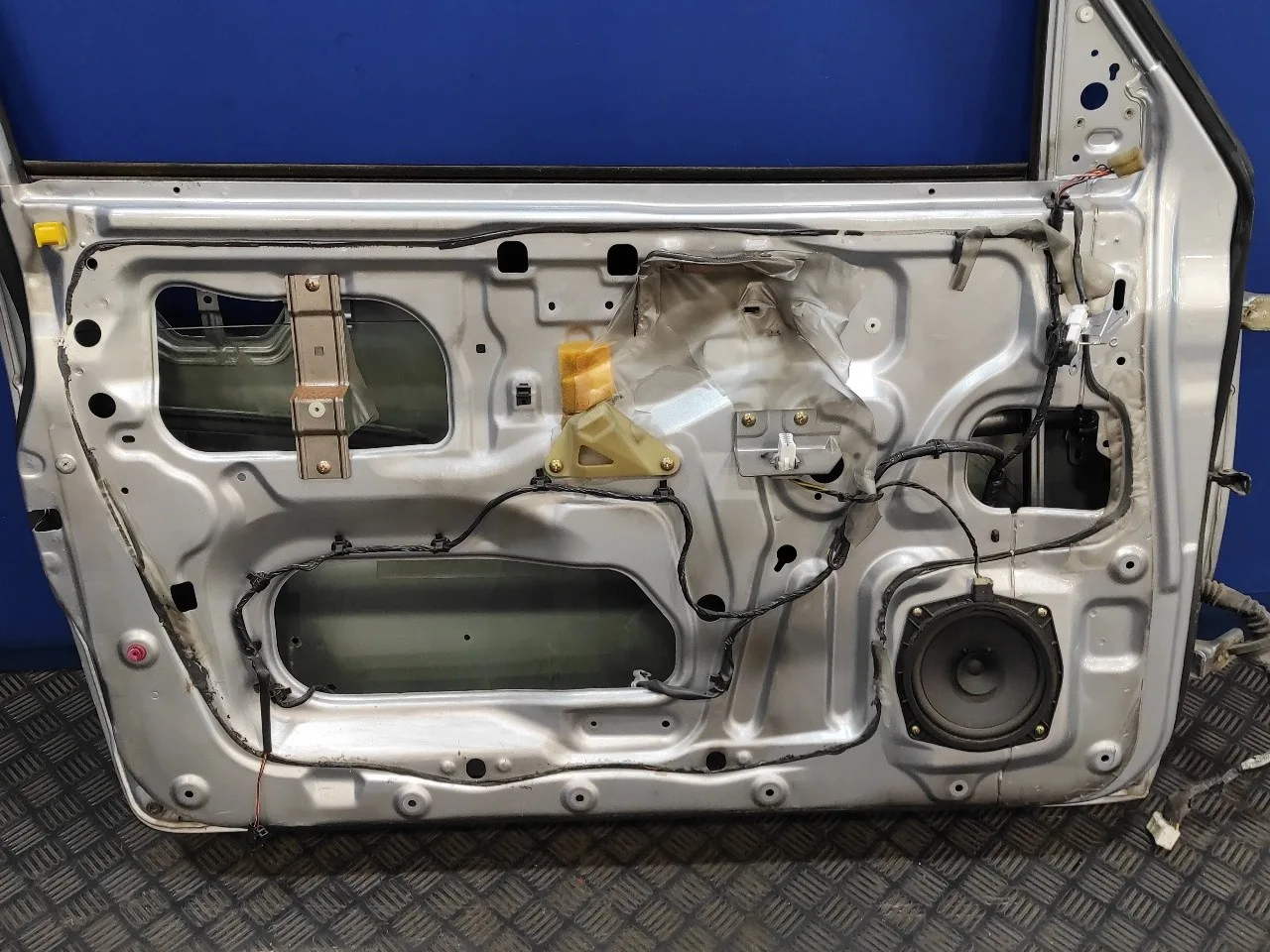 Puerta Delantera Izquierda para Mitsubishi Montero (V60/V70)